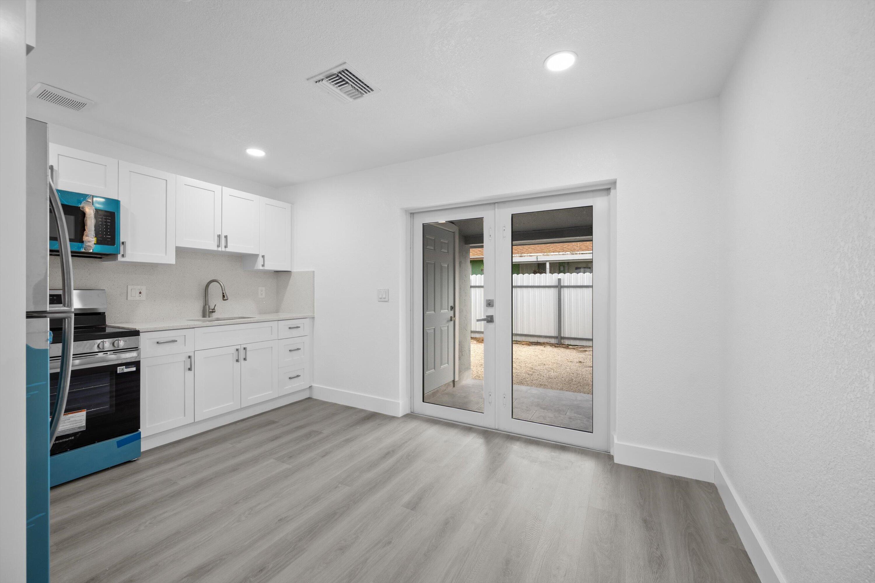 18-44-43, S 95 FT OF N 230 FT OF E 150 FT OF W 641 - Residential Lease