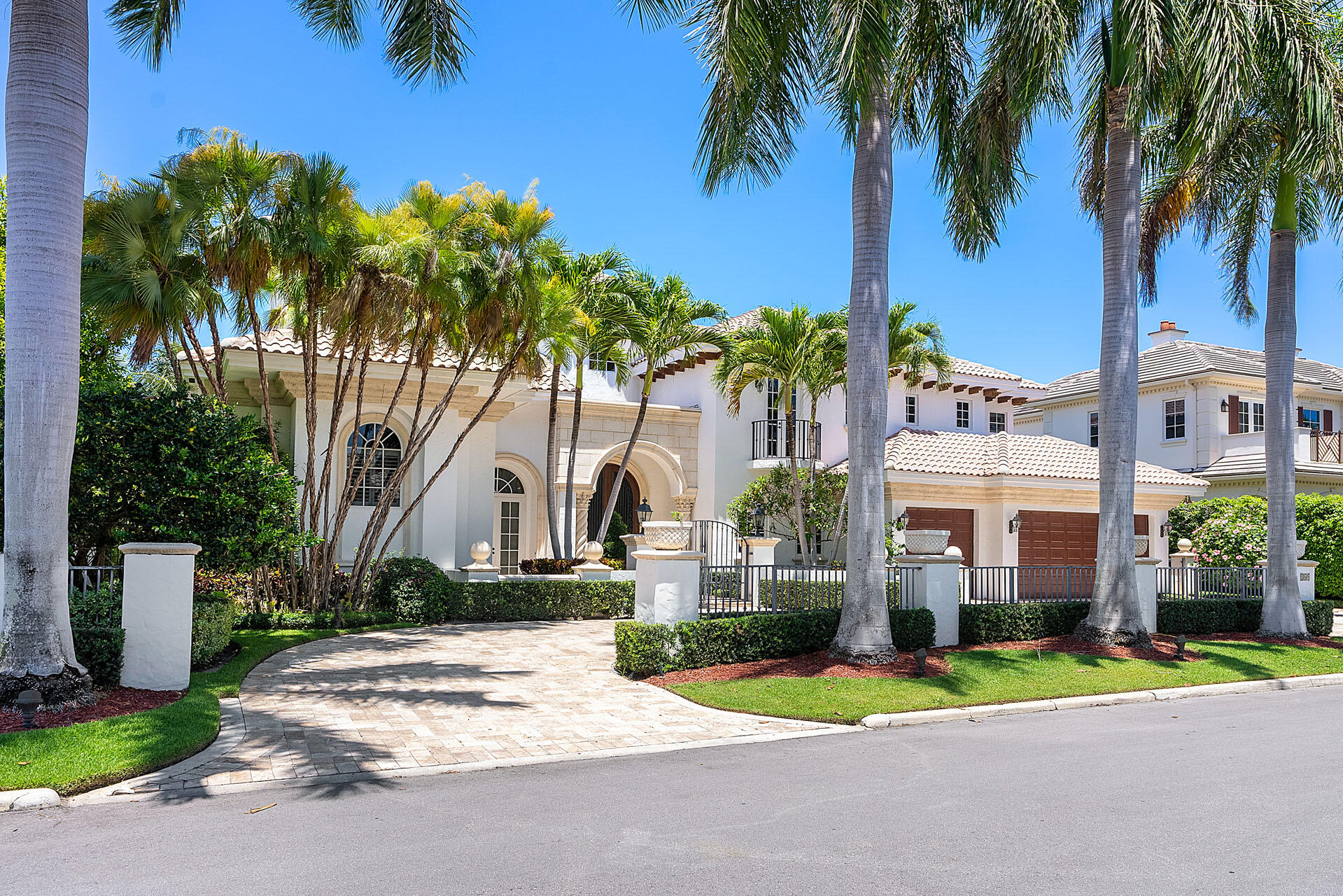 ROYAL PALM YACHT & COUNTRY CLUB - Residential
