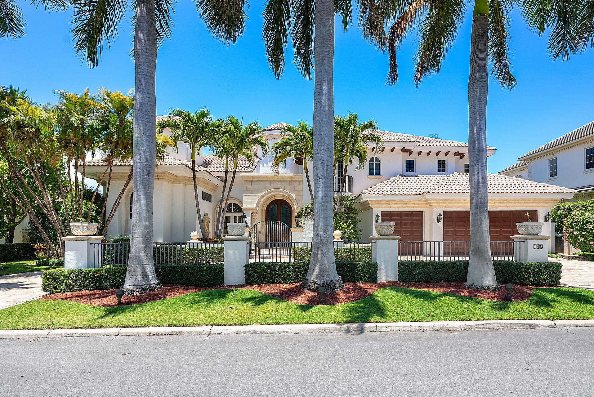 ROYAL PALM YACHT & COUNTRY CLUB - Residential