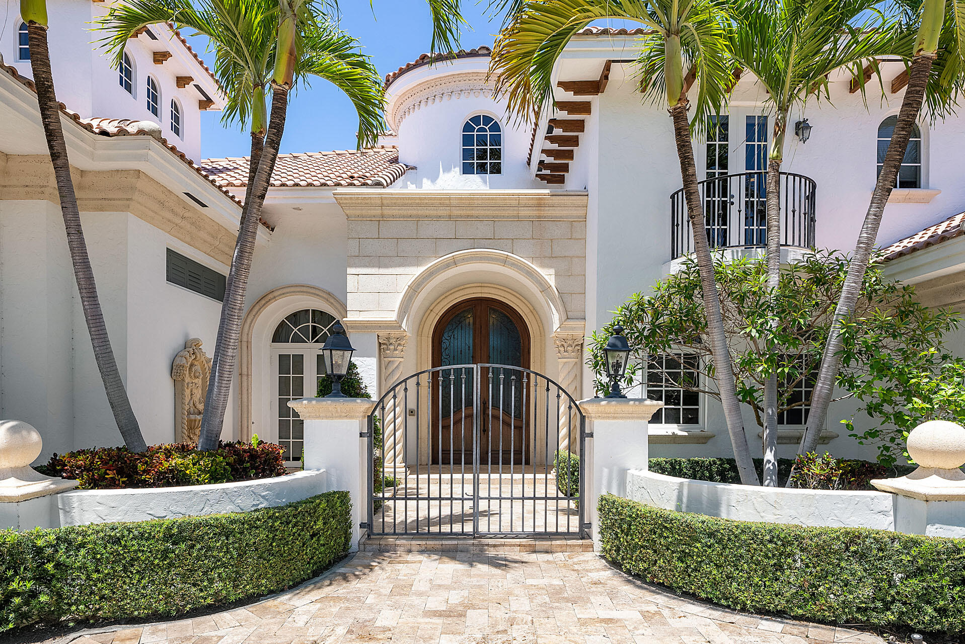 ROYAL PALM YACHT & COUNTRY CLUB - Residential