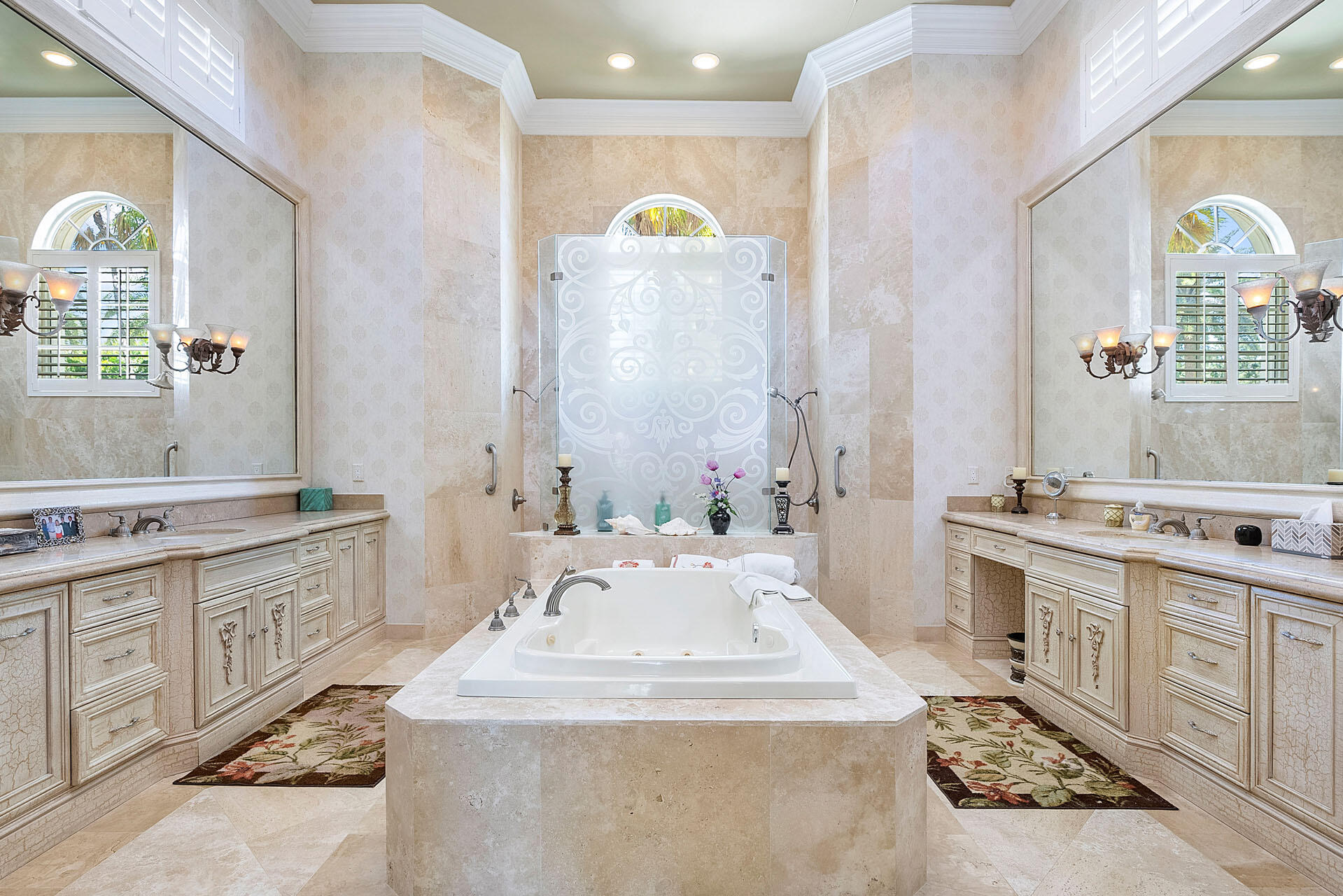 ROYAL PALM YACHT & COUNTRY CLUB - Residential