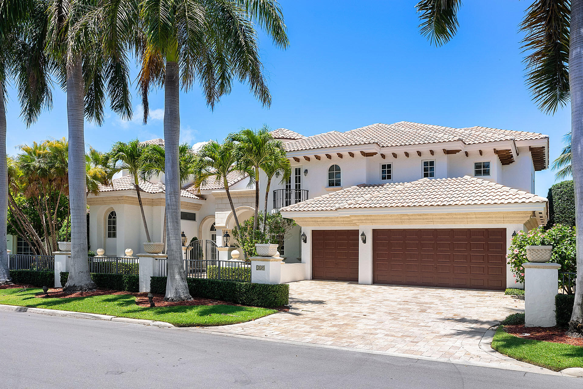 ROYAL PALM YACHT & COUNTRY CLUB - Residential