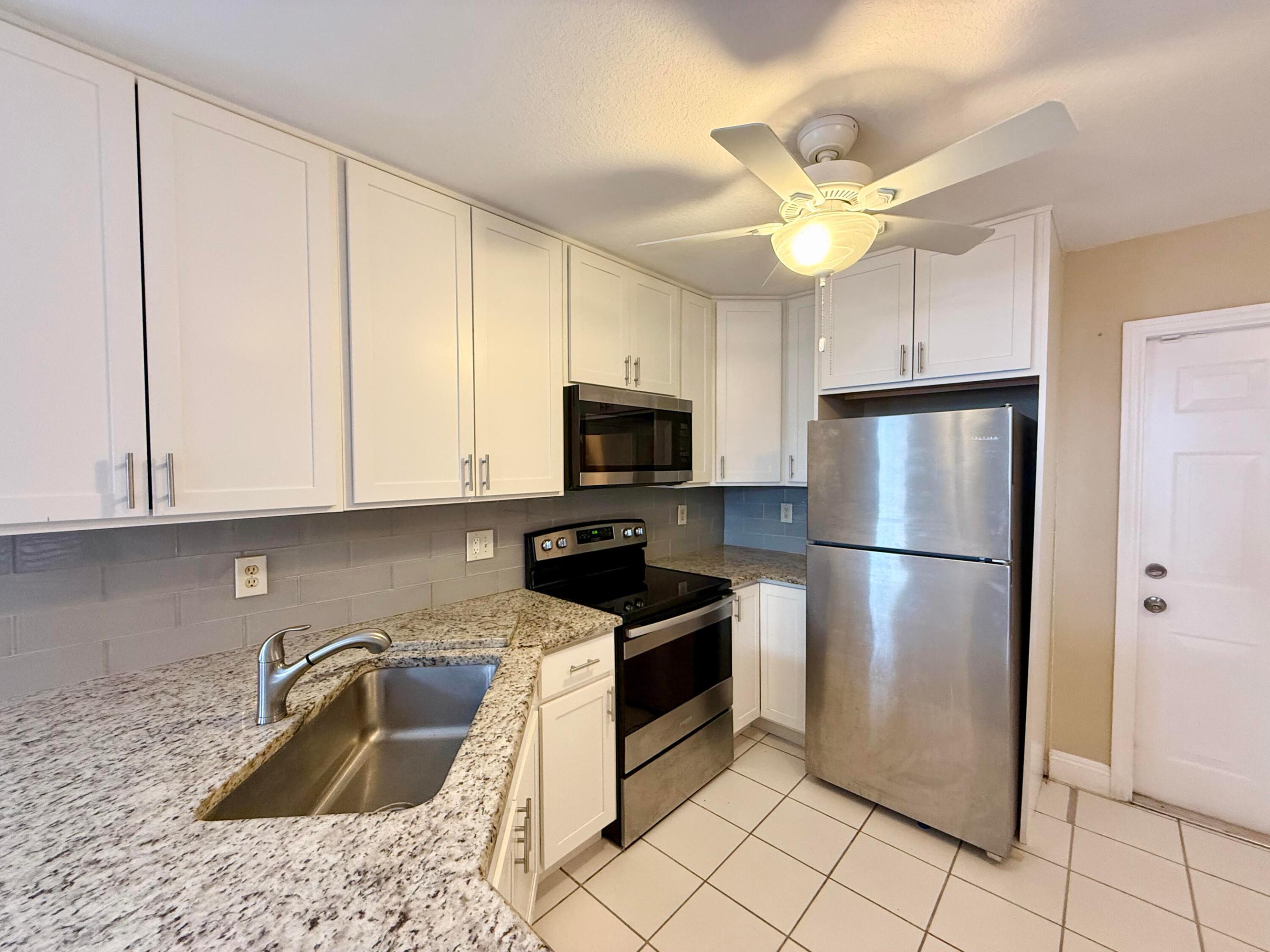 GREENVIEW SHORES 2 OF WELLINGTON - Residential Lease