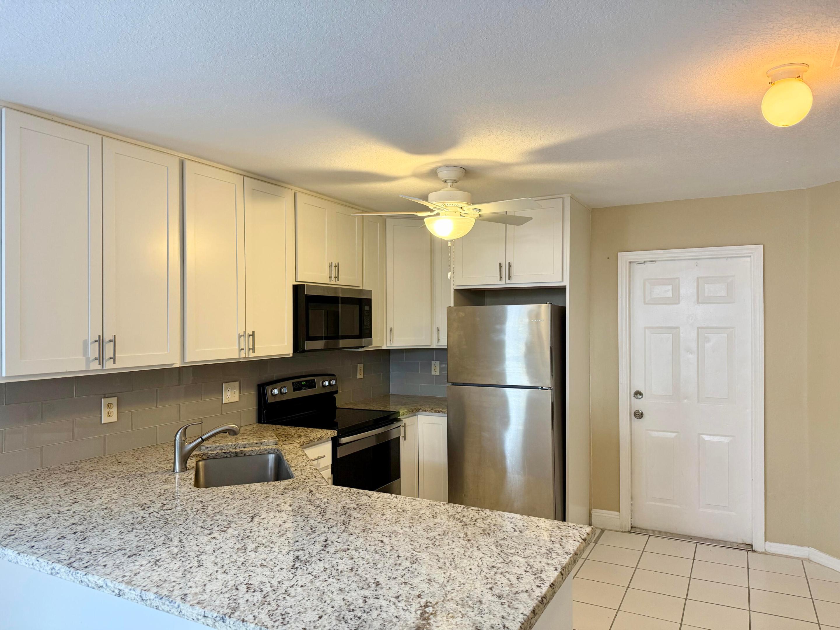 GREENVIEW SHORES 2 OF WELLINGTON - Residential Lease