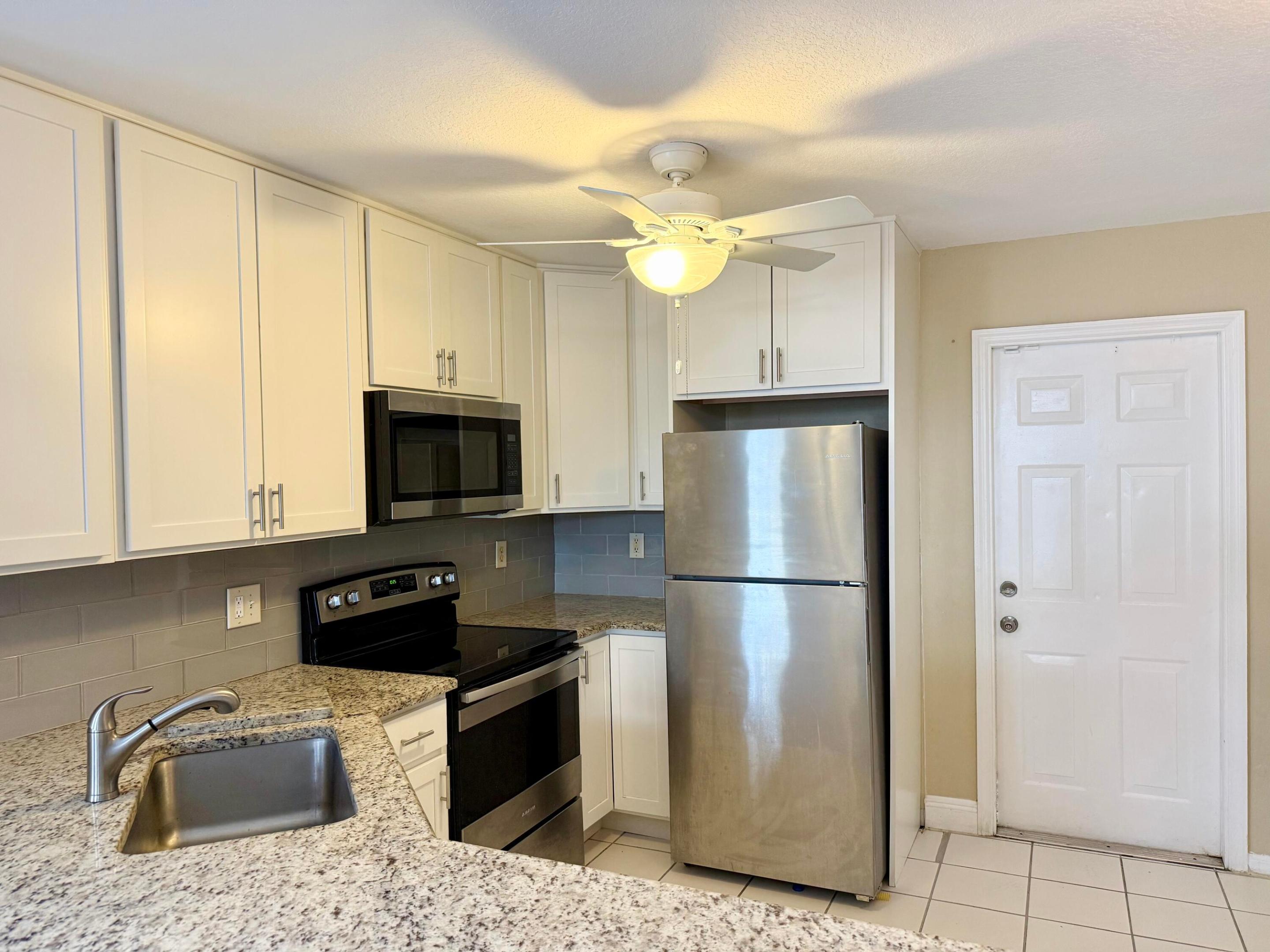 GREENVIEW SHORES 2 OF WELLINGTON - Residential Lease