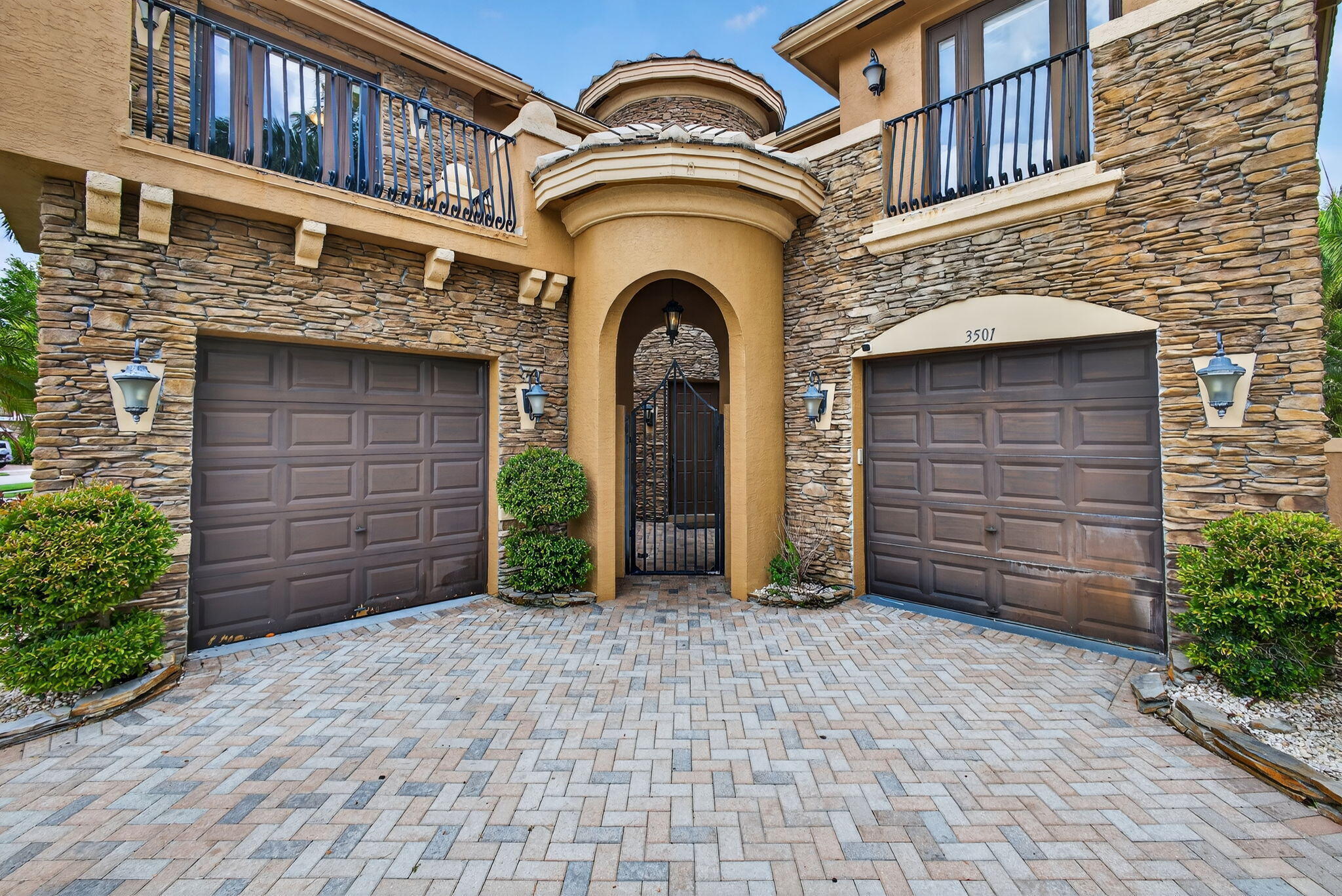 VERSAILLES - Residential Lease