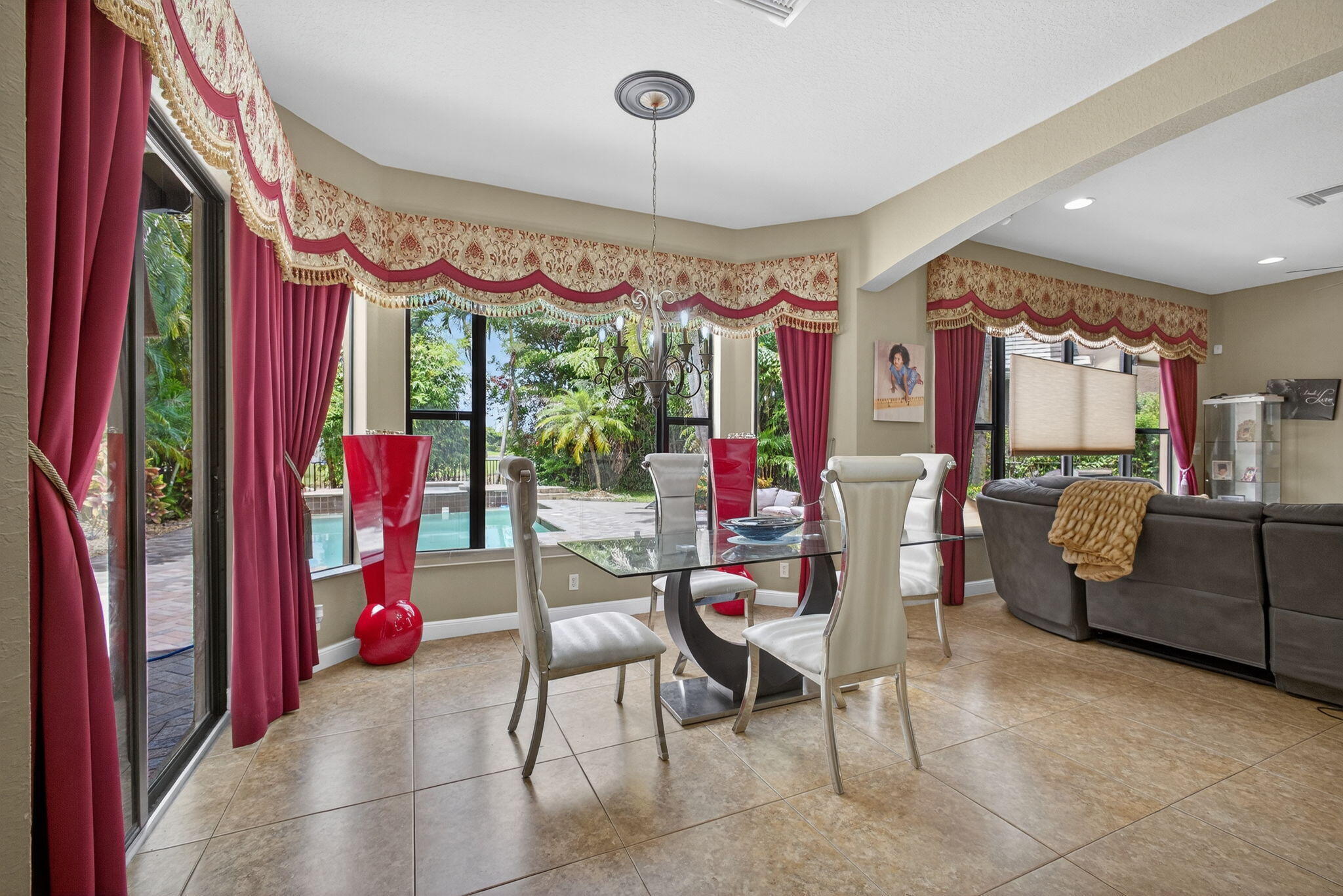 VERSAILLES - Residential Lease