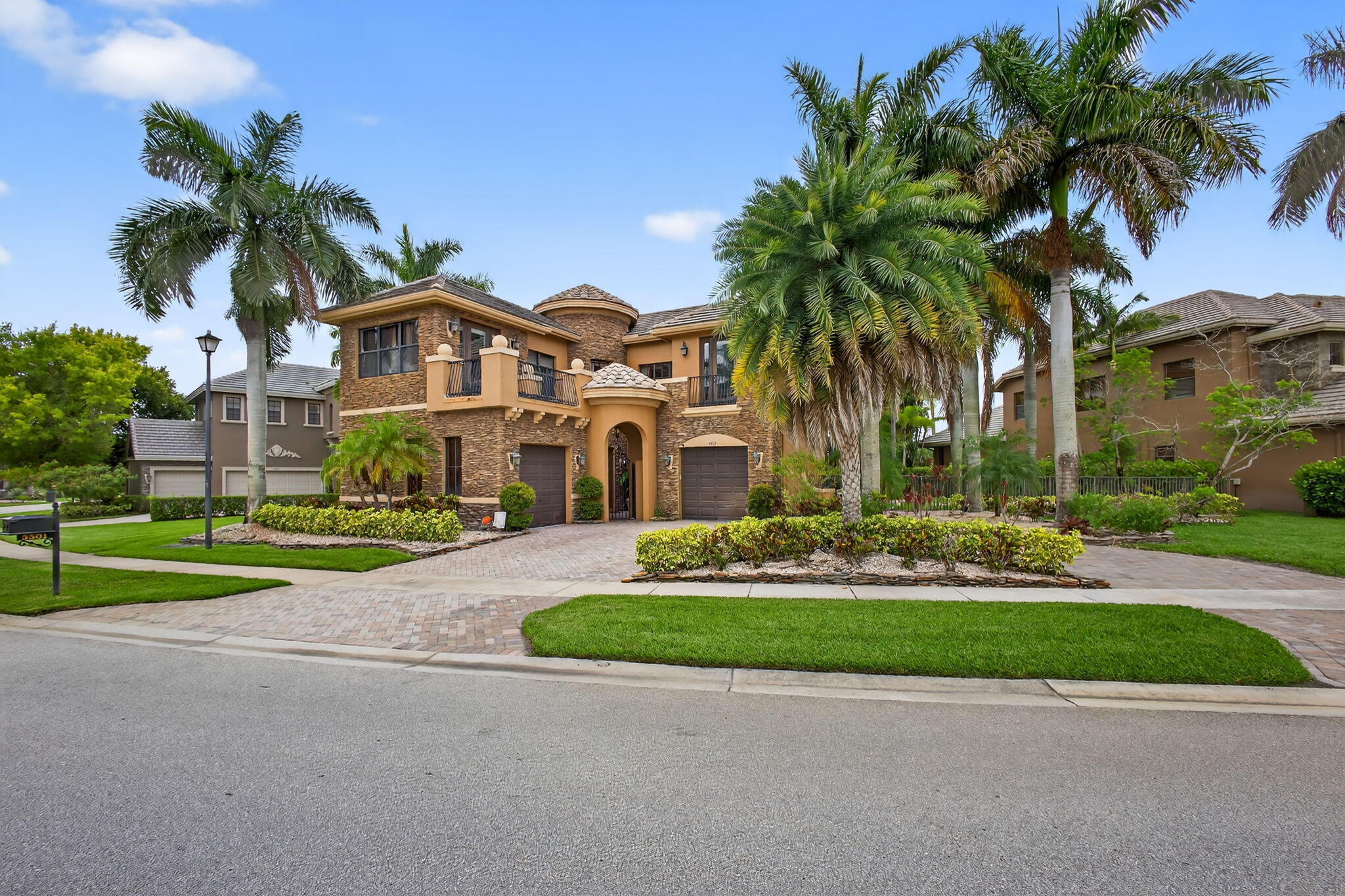 VERSAILLES - Residential Lease
