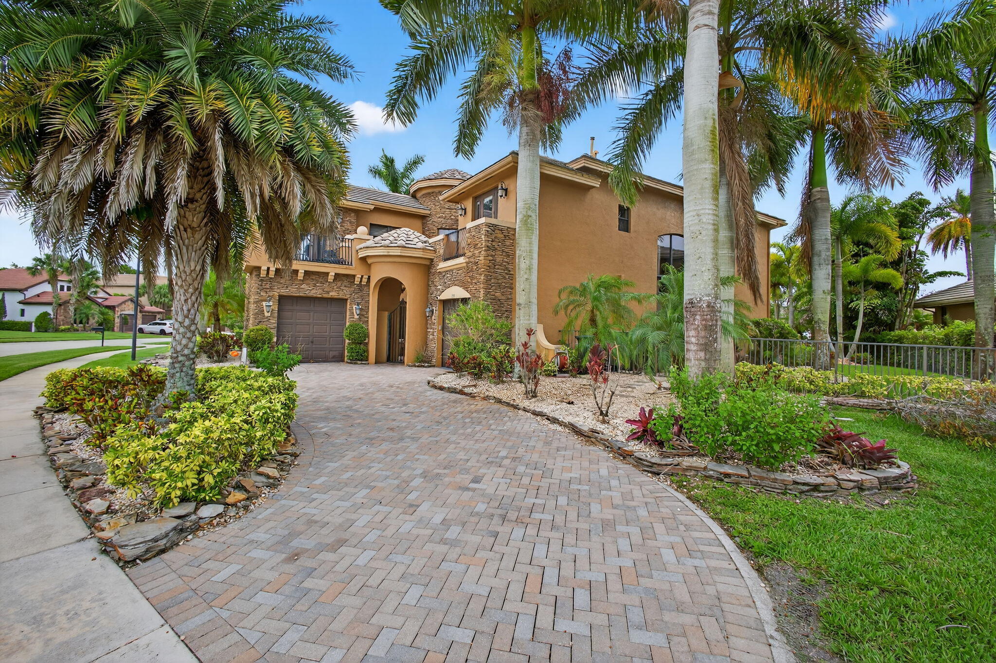 VERSAILLES - Residential Lease