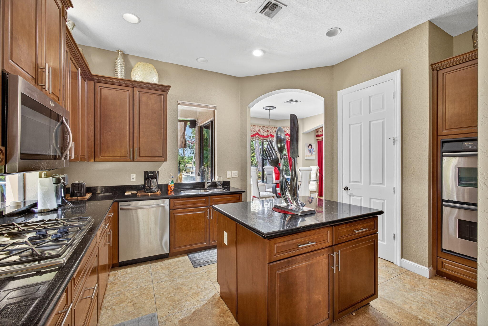 VERSAILLES - Residential Lease
