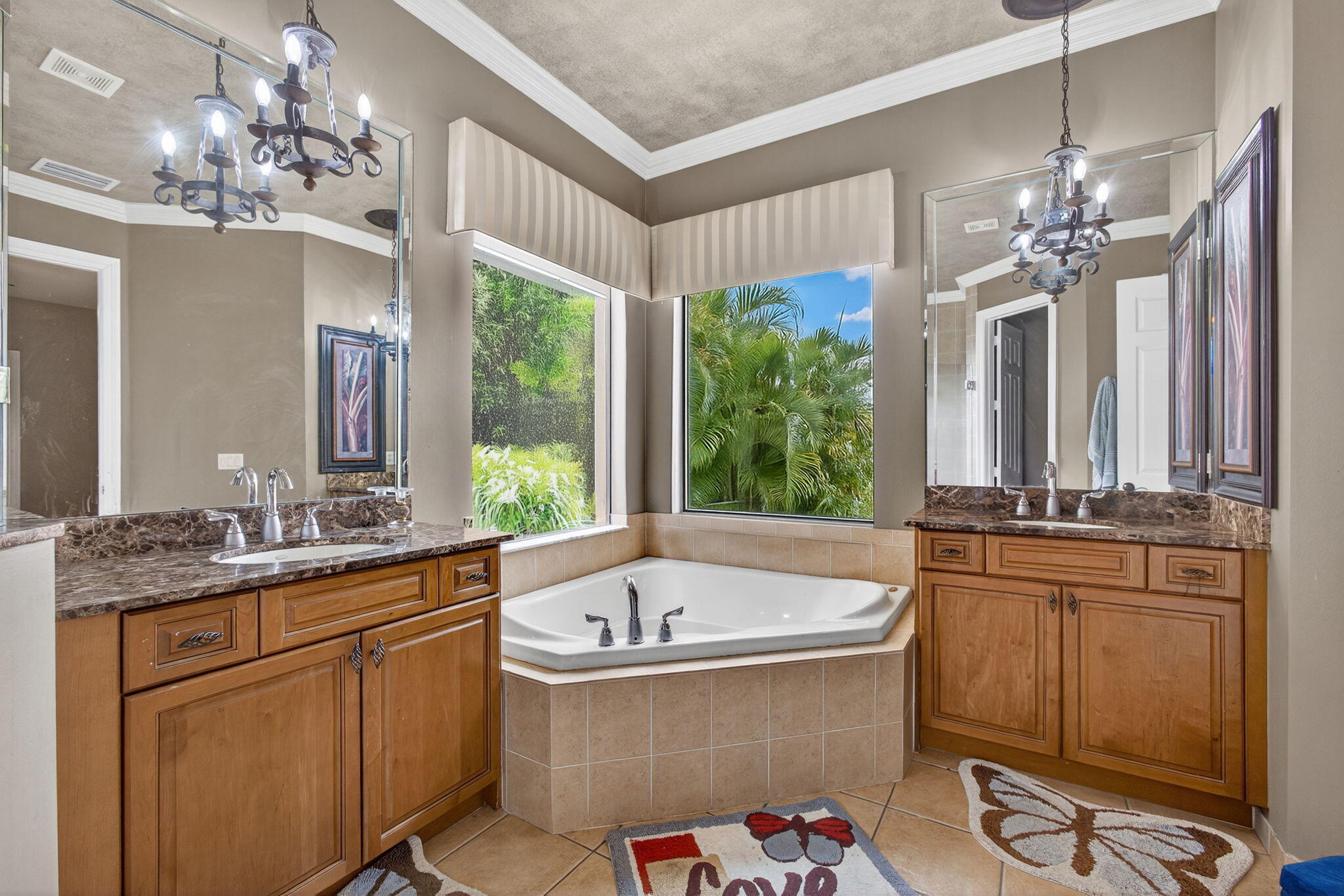 VERSAILLES - Residential Lease