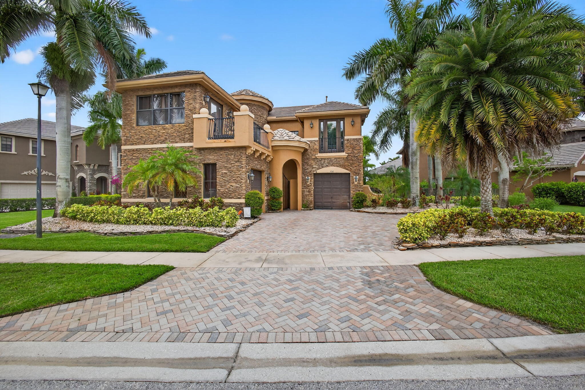 VERSAILLES - Residential Lease