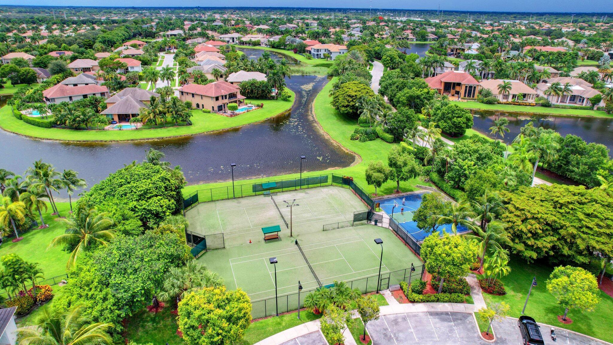VERSAILLES - Residential Lease
