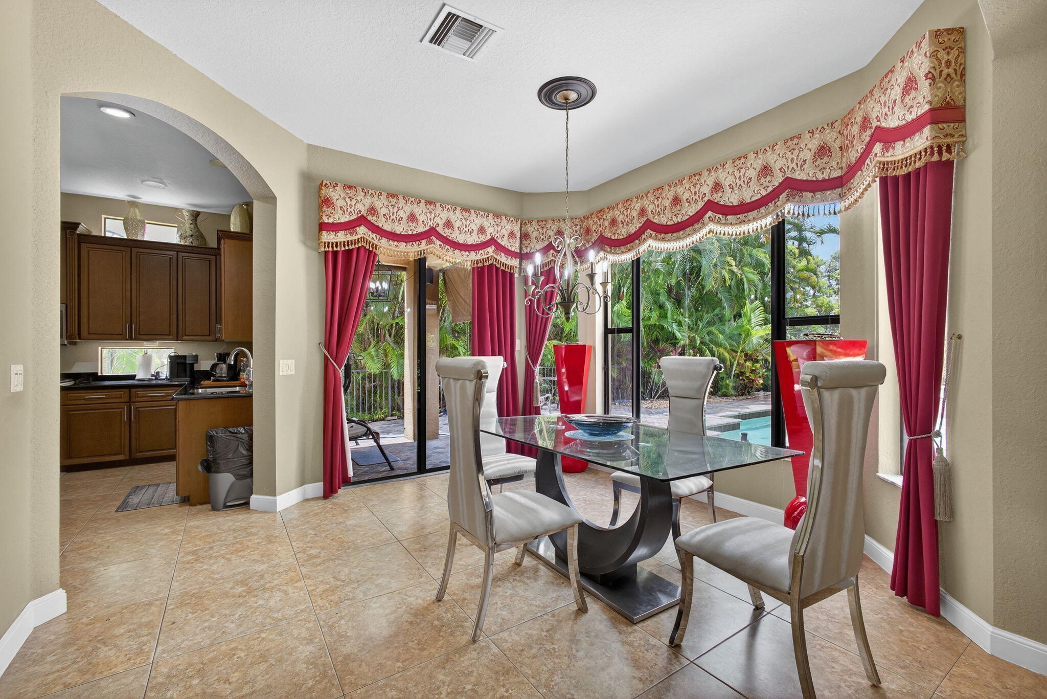 VERSAILLES - Residential Lease