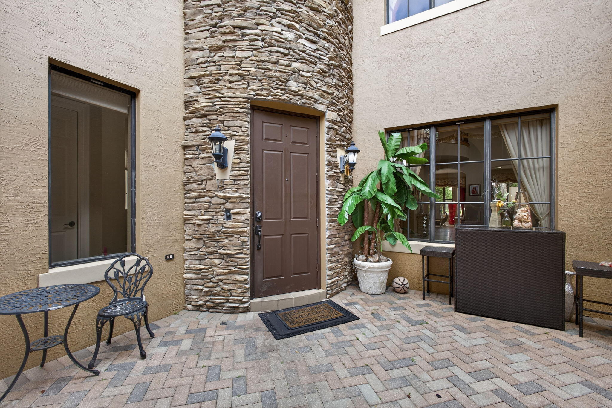 VERSAILLES - Residential Lease