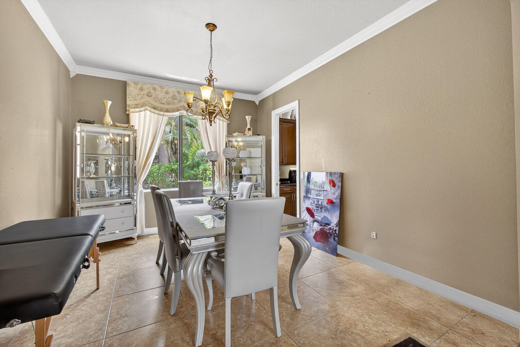 VERSAILLES - Residential Lease