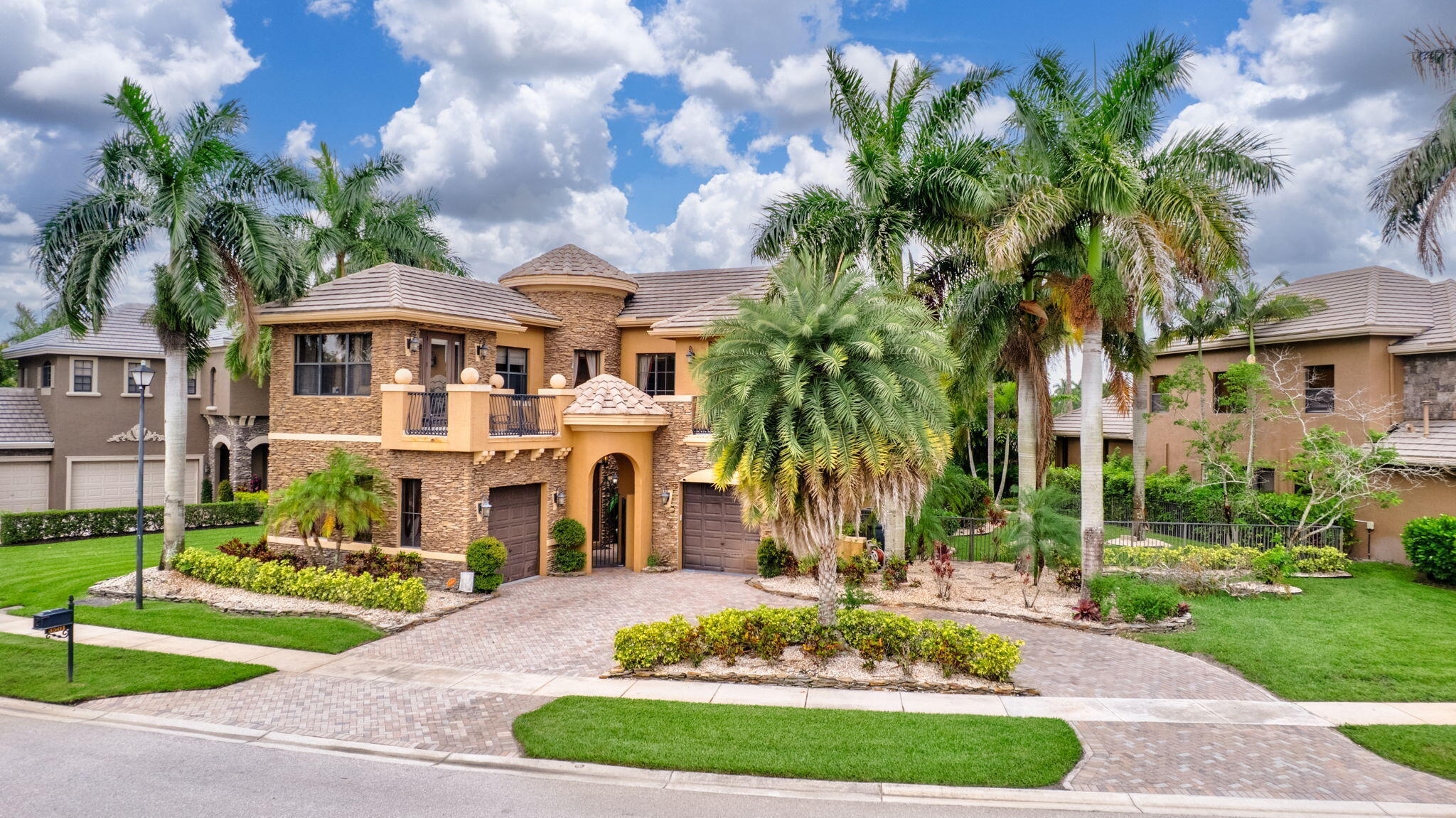 VERSAILLES - Residential Lease