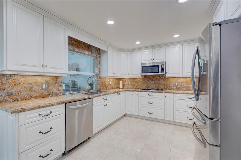 CYPRESS LAKES - Residential