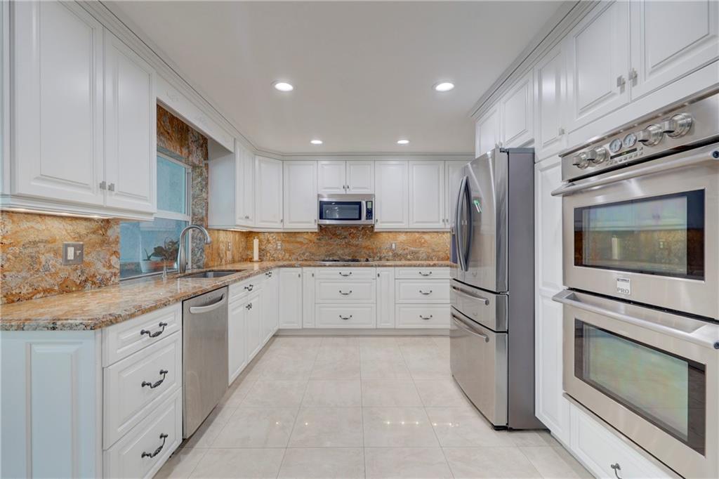 CYPRESS LAKES - Residential