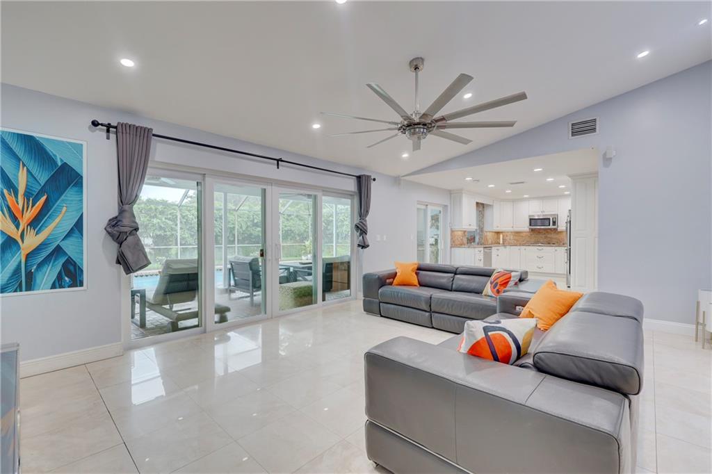CYPRESS LAKES - Residential