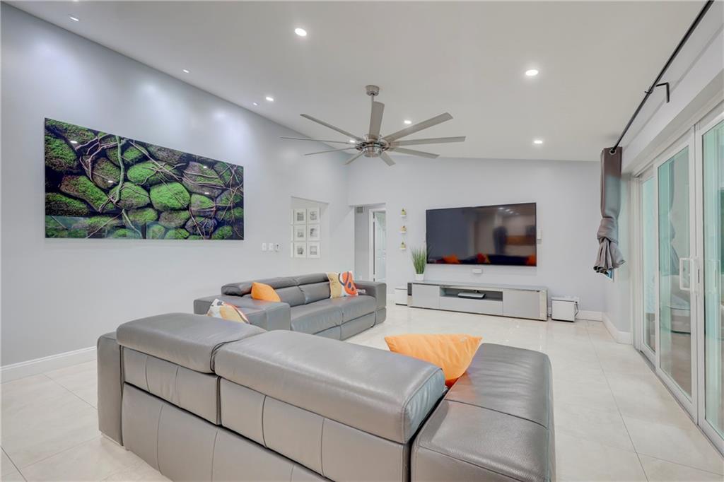 CYPRESS LAKES - Residential