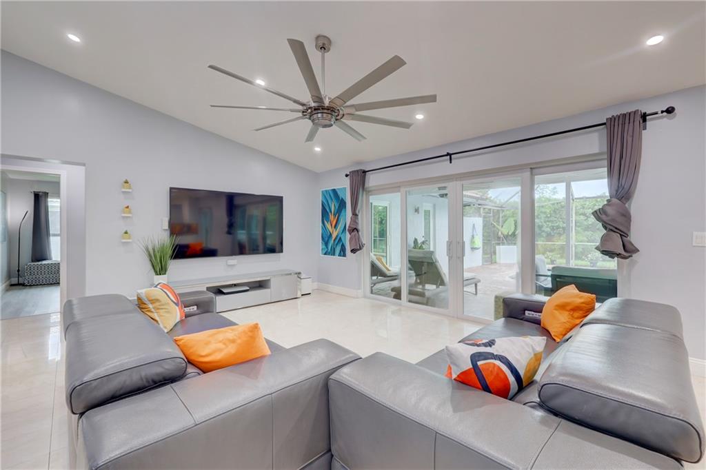 CYPRESS LAKES - Residential