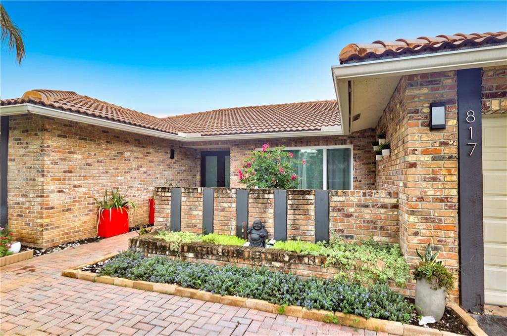 CYPRESS LAKES - Residential