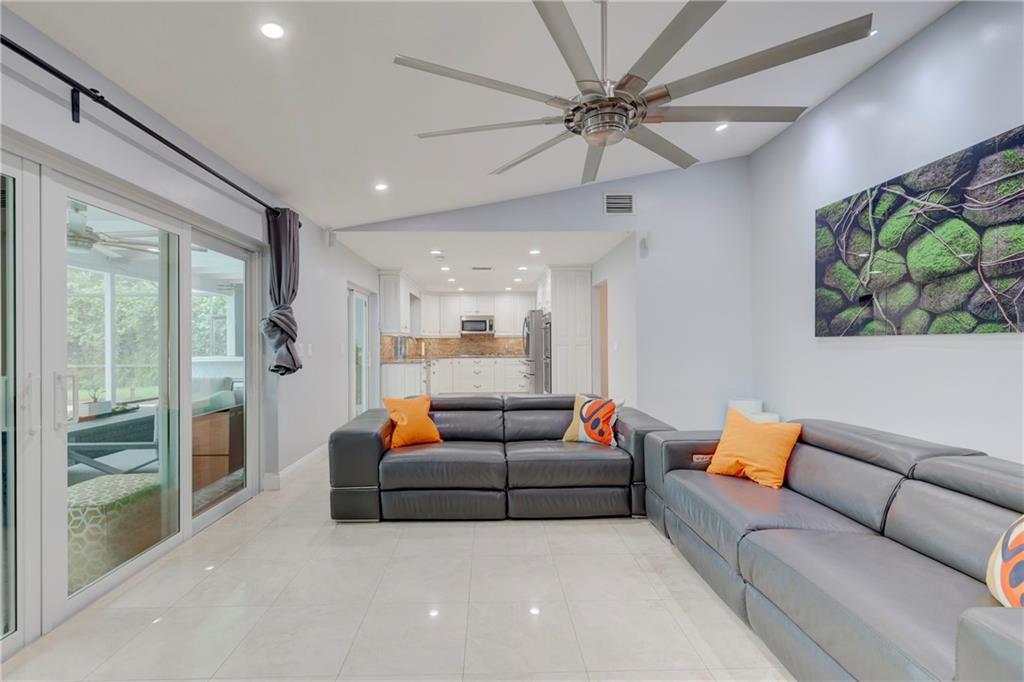 CYPRESS LAKES - Residential