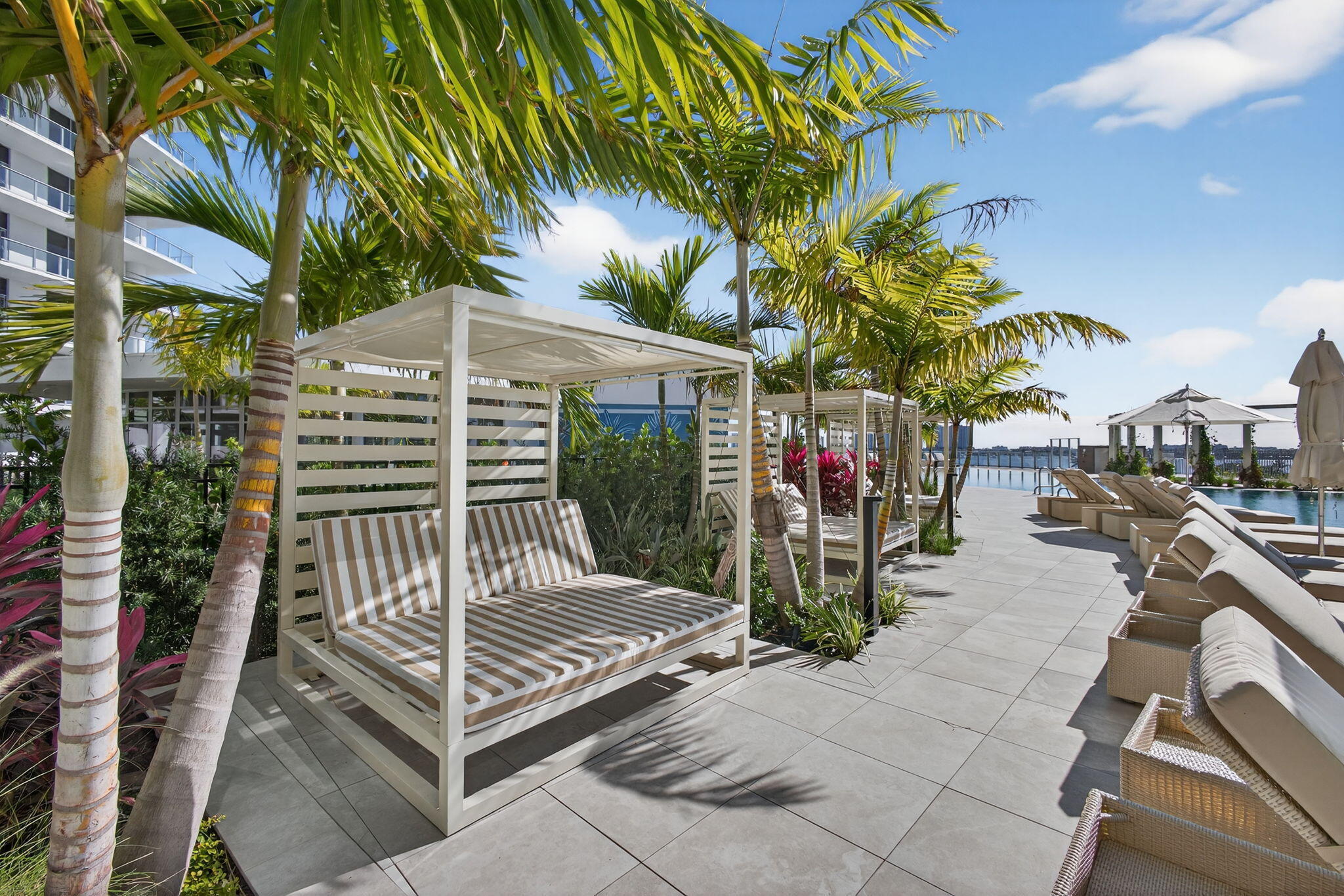 NAUTILUS 220 CONDO - Residential