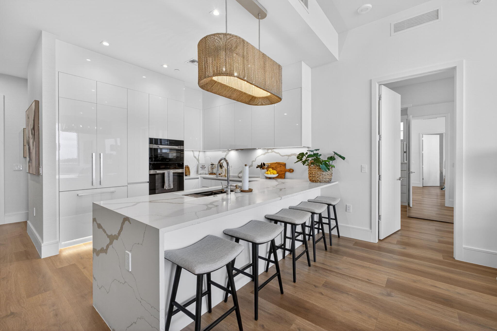 NAUTILUS 220 CONDO - Residential