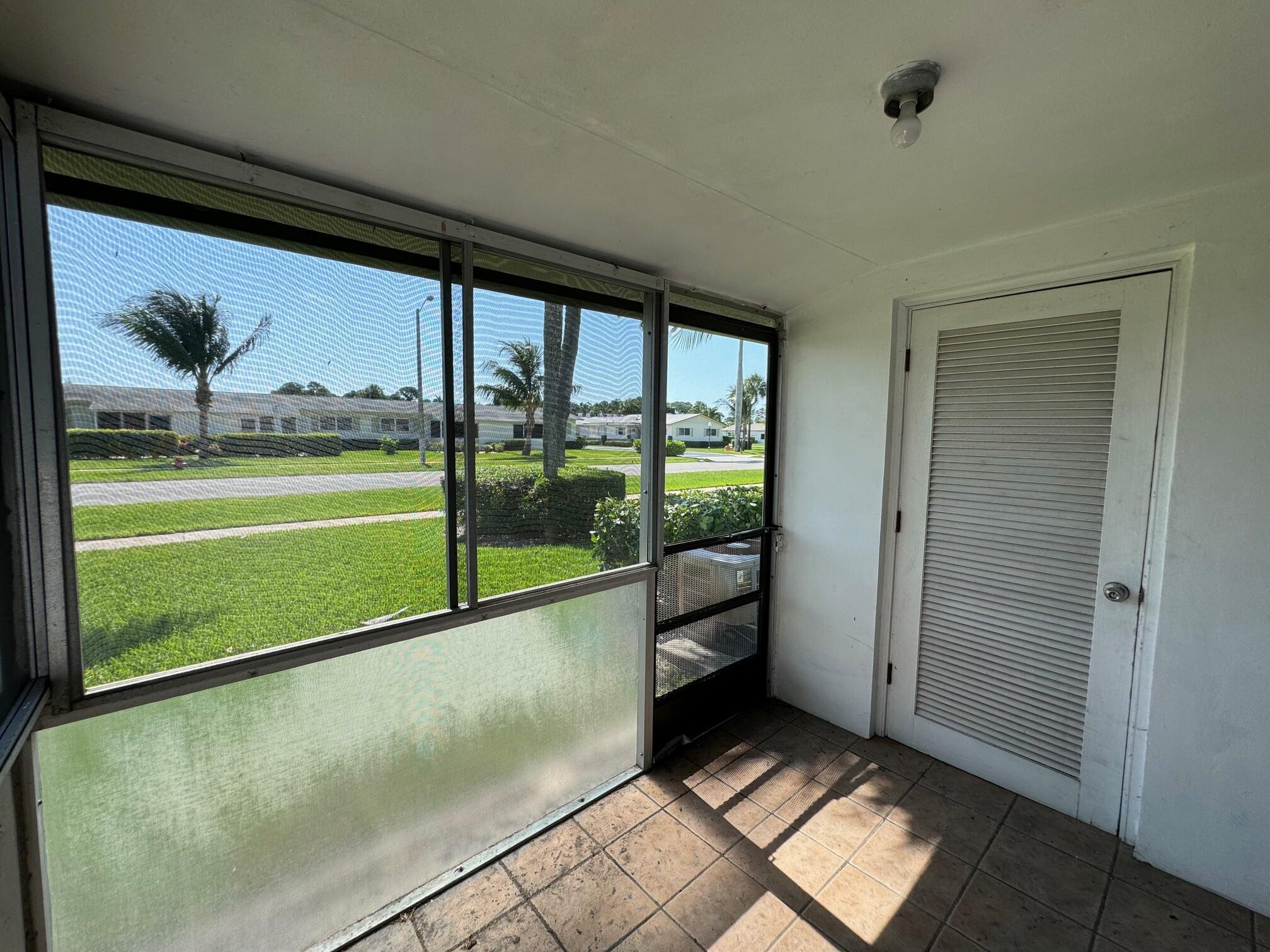 CRESTHAVEN VILLAS 15 CONDO - Residential