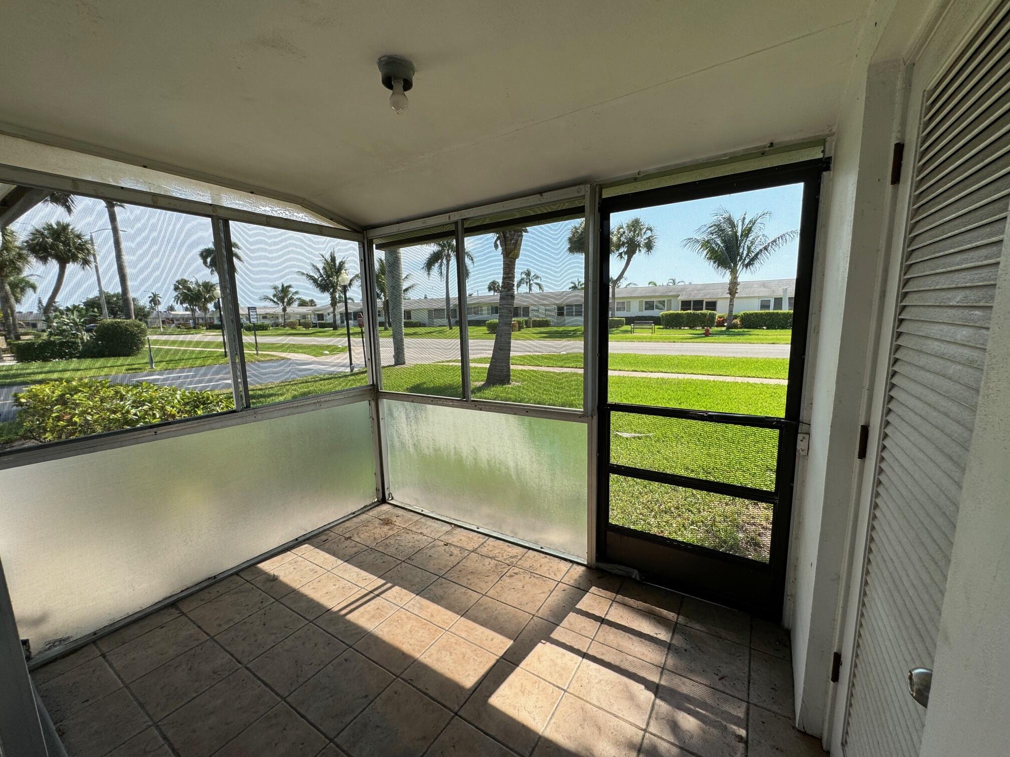 CRESTHAVEN VILLAS 15 CONDO - Residential