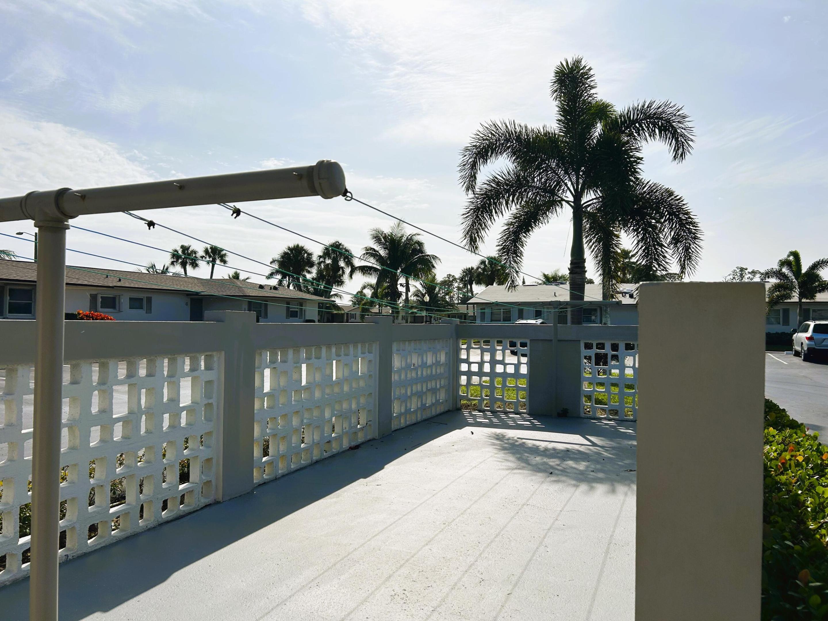 CRESTHAVEN VILLAS 15 CONDO - Residential