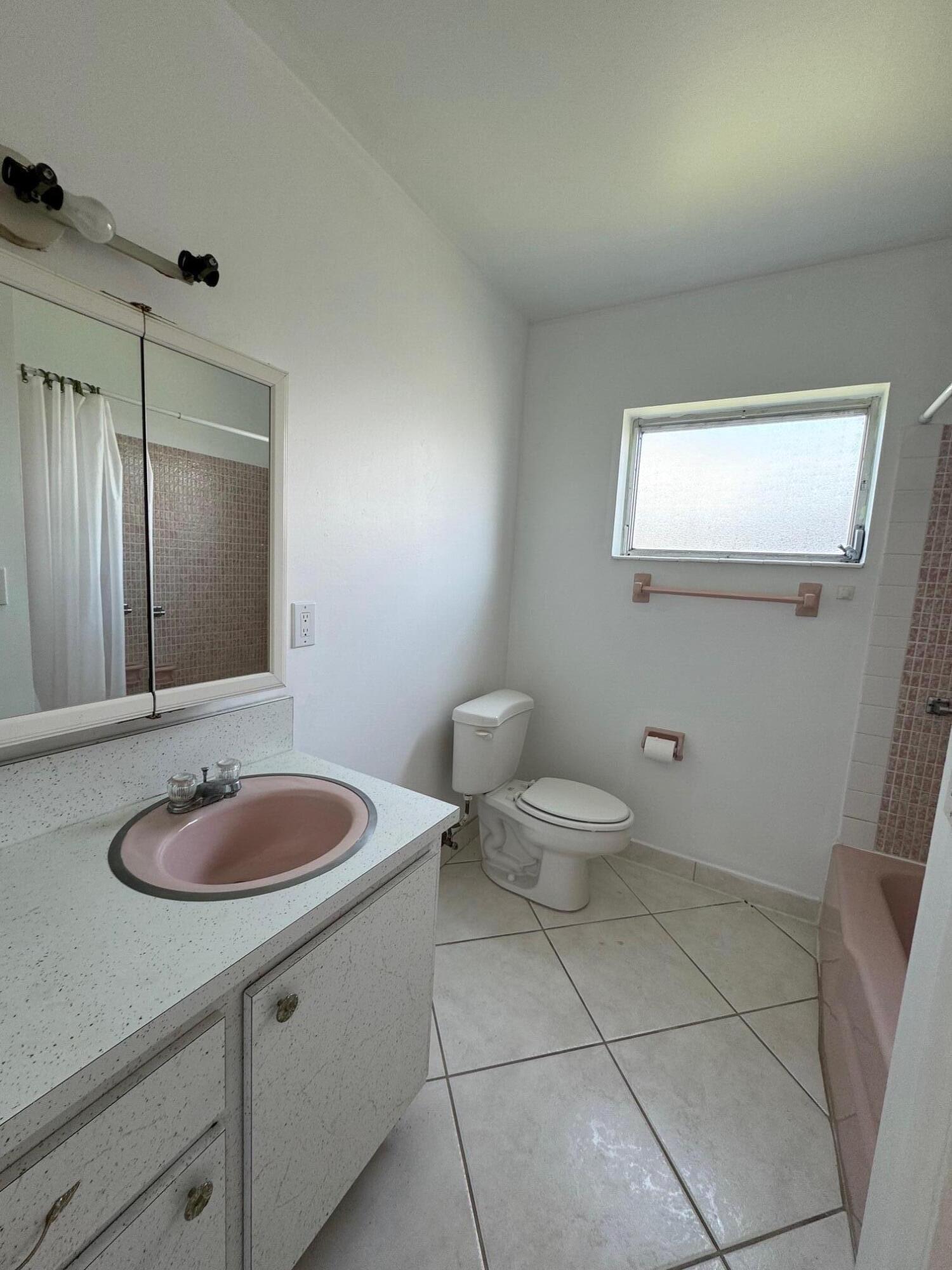 CRESTHAVEN VILLAS 15 CONDO - Residential