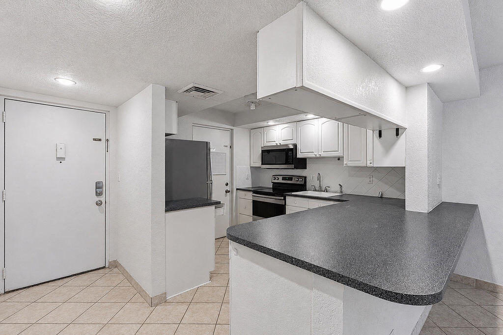 CYPRESS BEND I-D CONDO - Residential