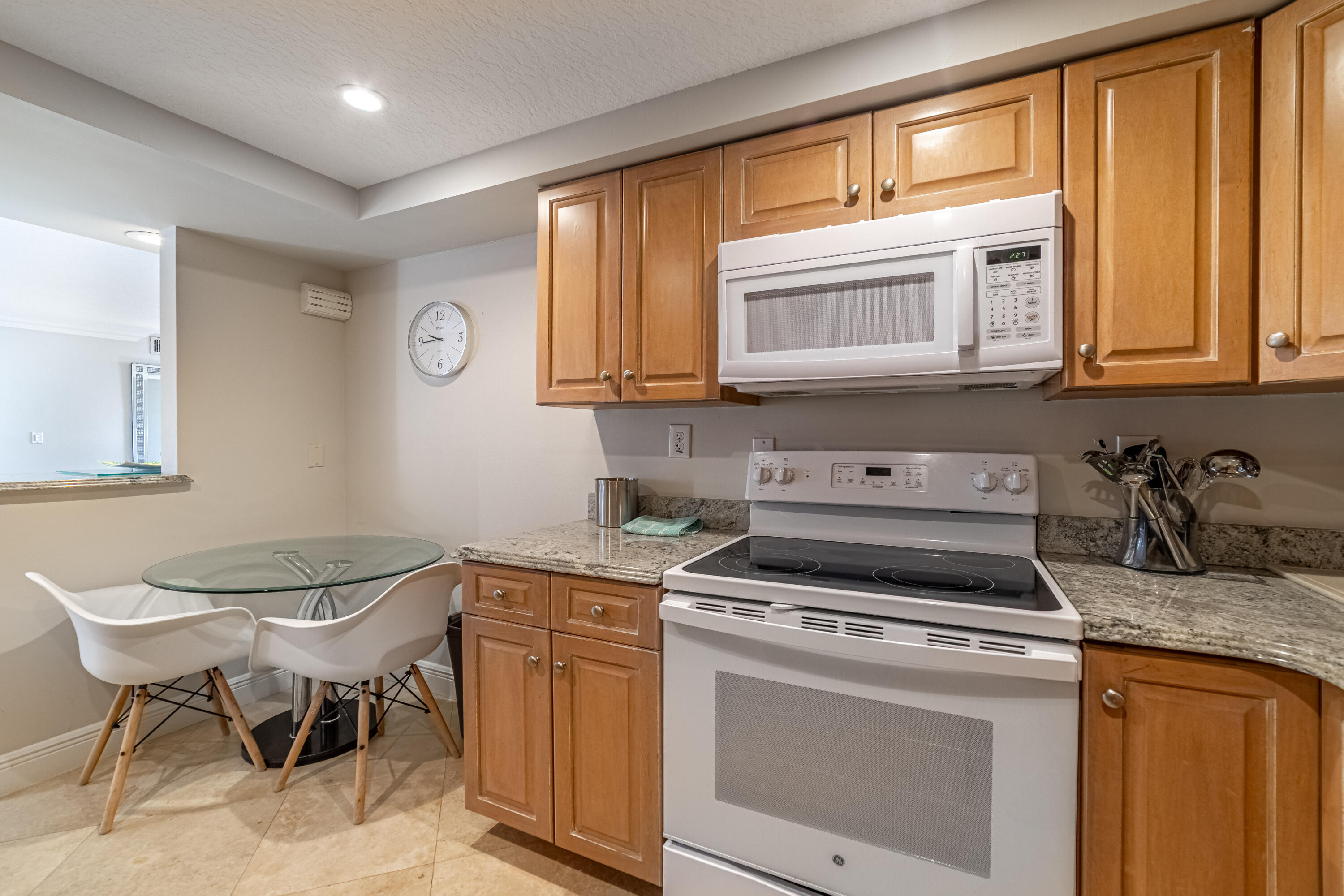 DORCHESTER OF PALM BEACH CONDO - Residential Lease
