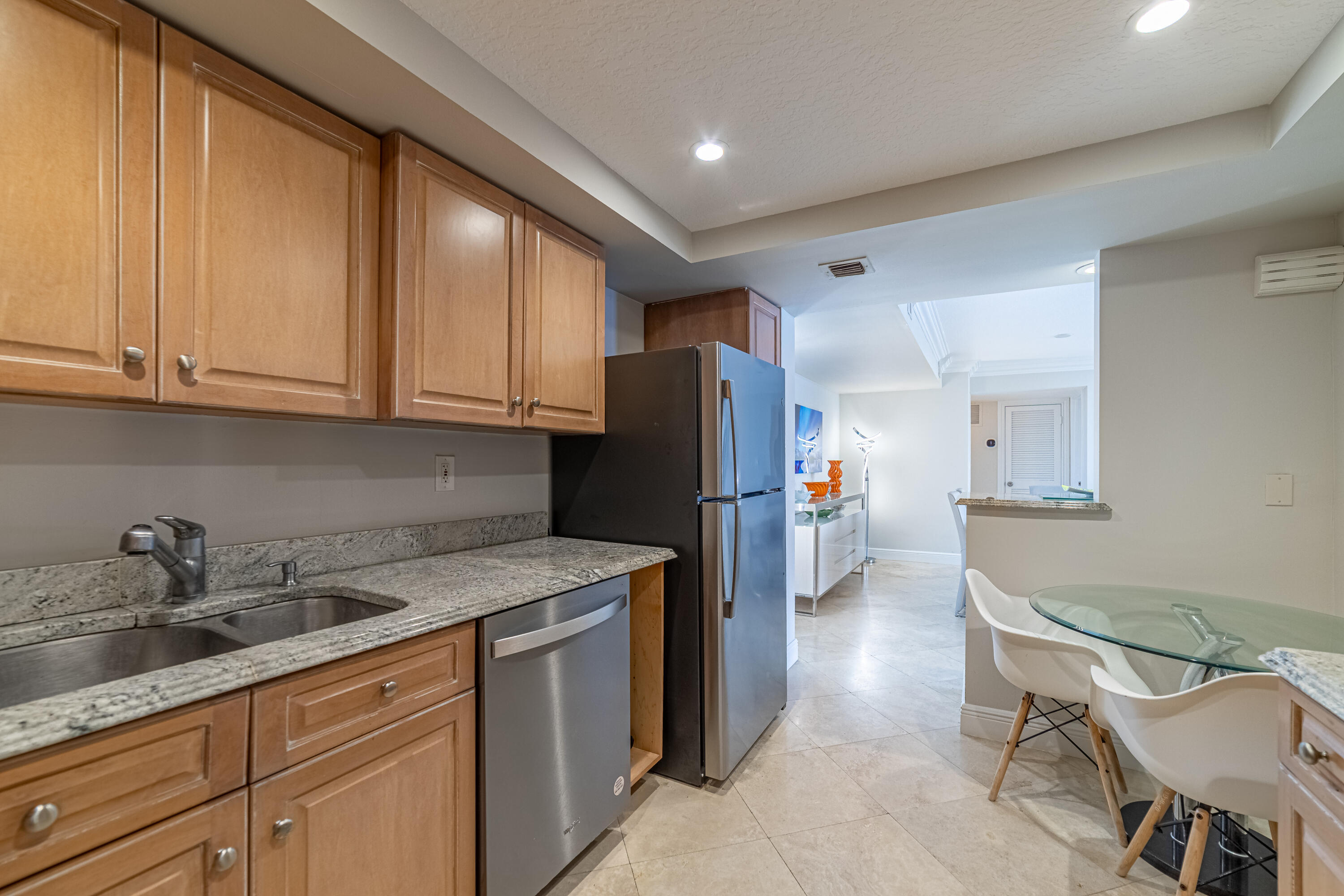 DORCHESTER OF PALM BEACH CONDO - Residential Lease