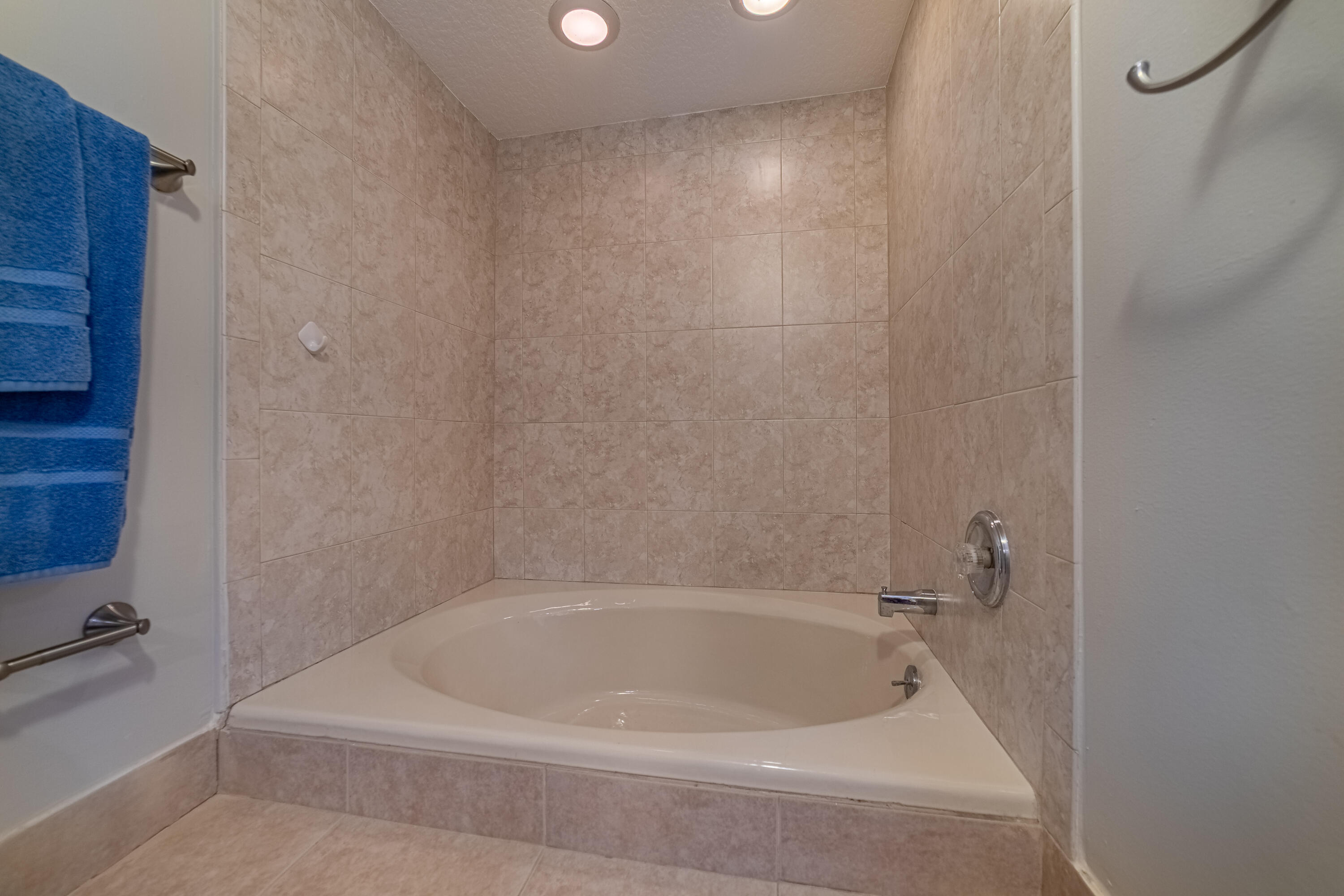 DORCHESTER OF PALM BEACH CONDO - Residential Lease