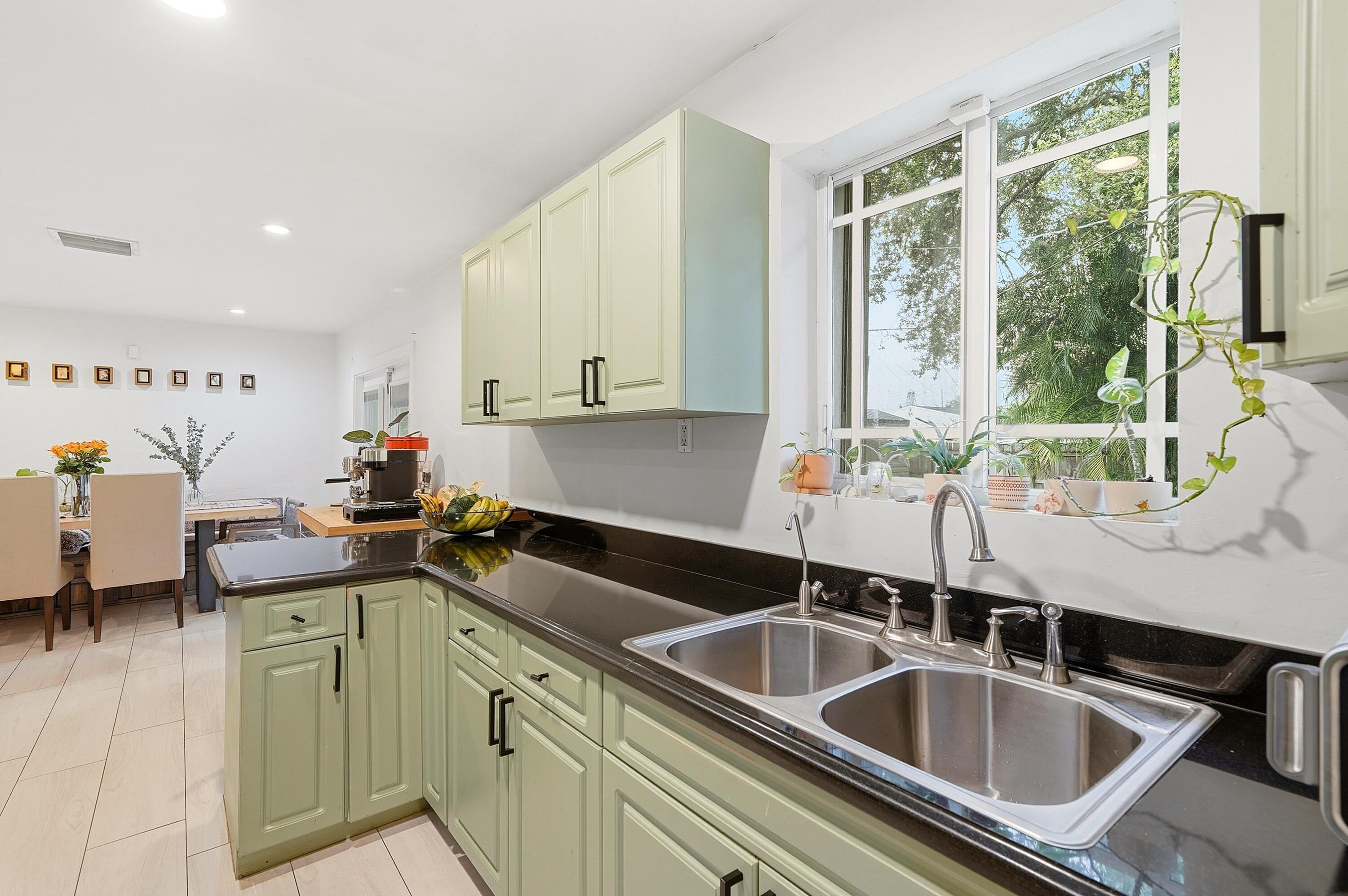 CENTRAL GOLF SEC OF HOLLYWOOD - Residential Lease