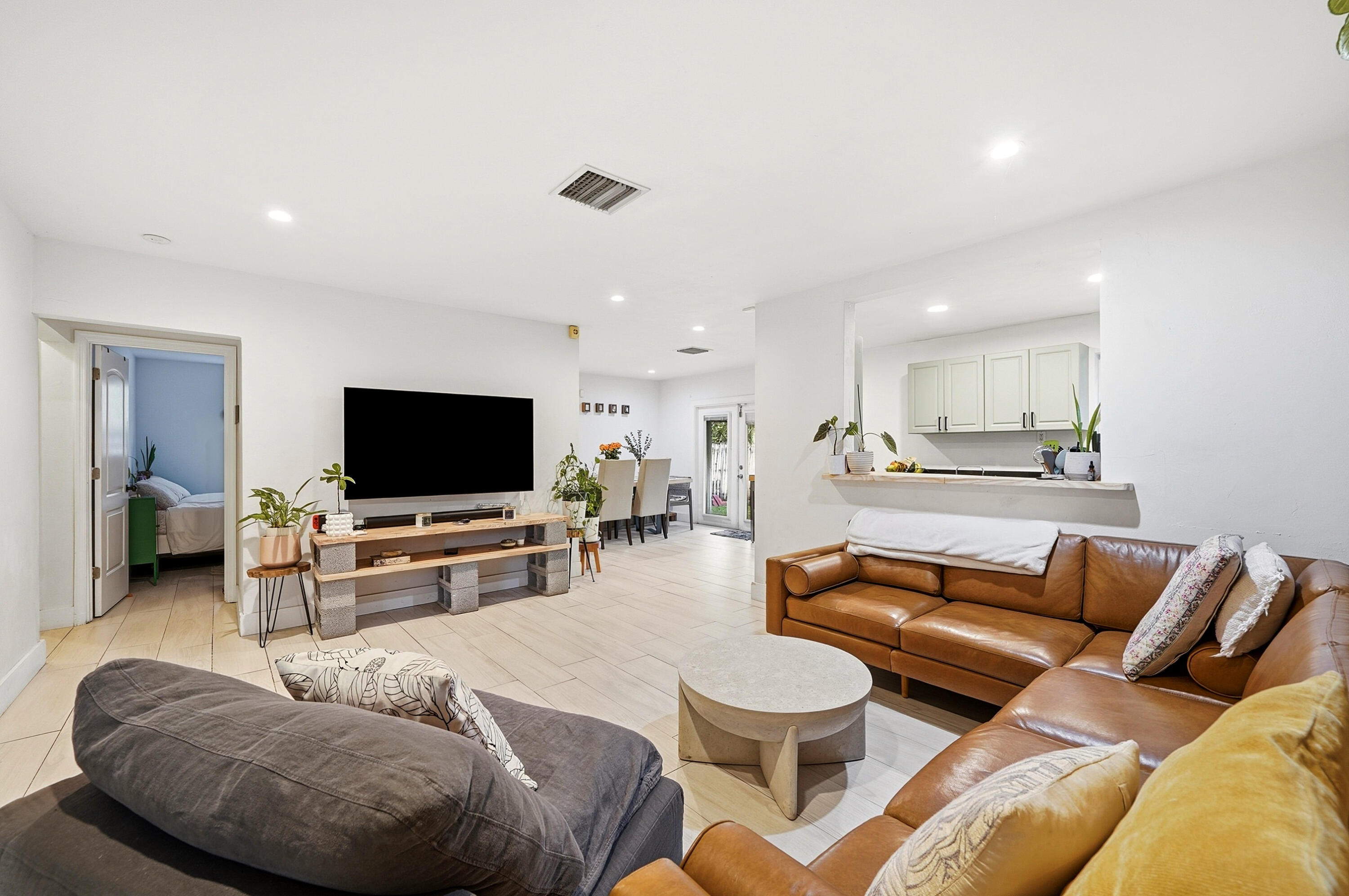 CENTRAL GOLF SEC OF HOLLYWOOD - Residential Lease