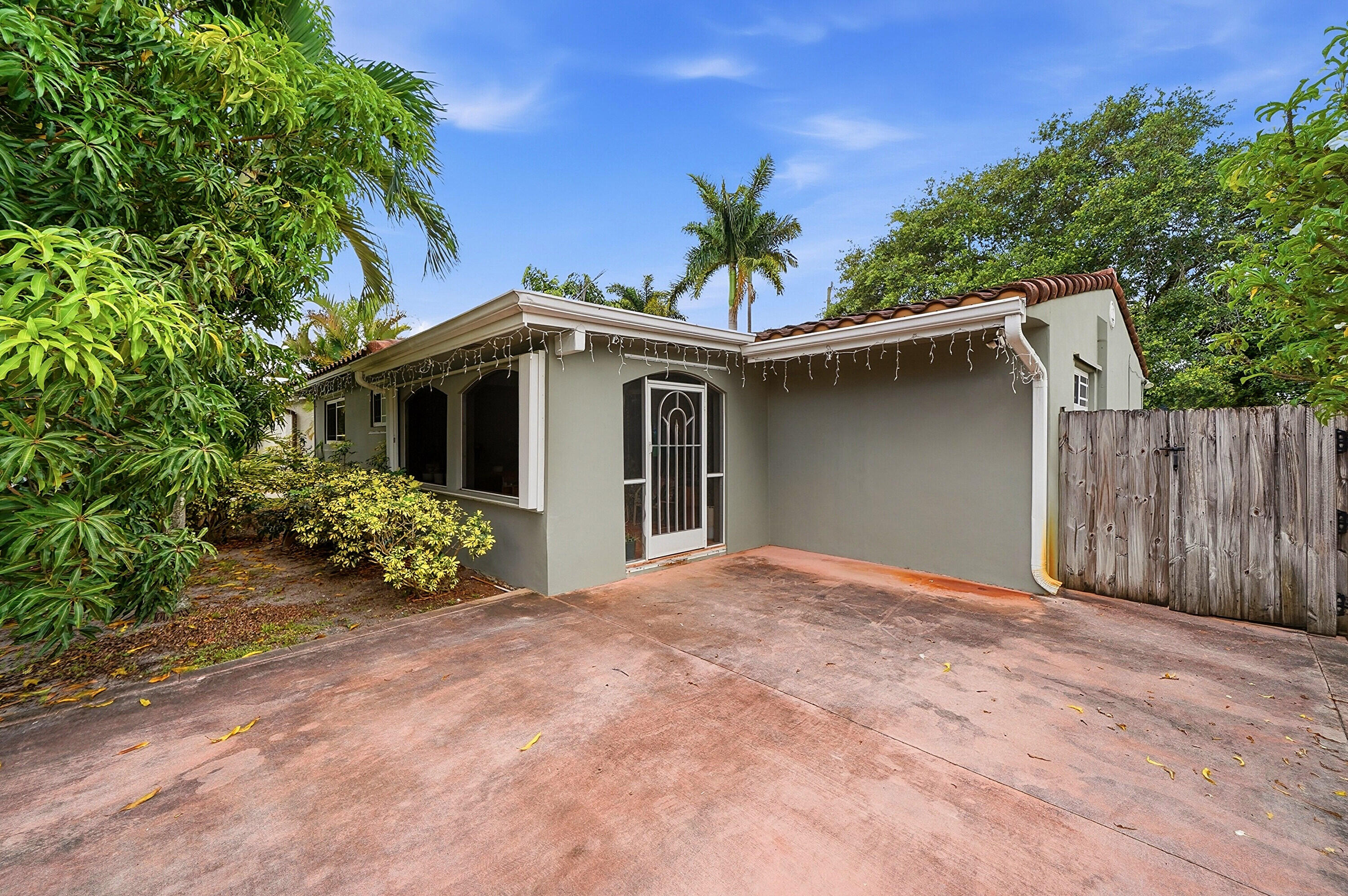 CENTRAL GOLF SEC OF HOLLYWOOD - Residential Lease