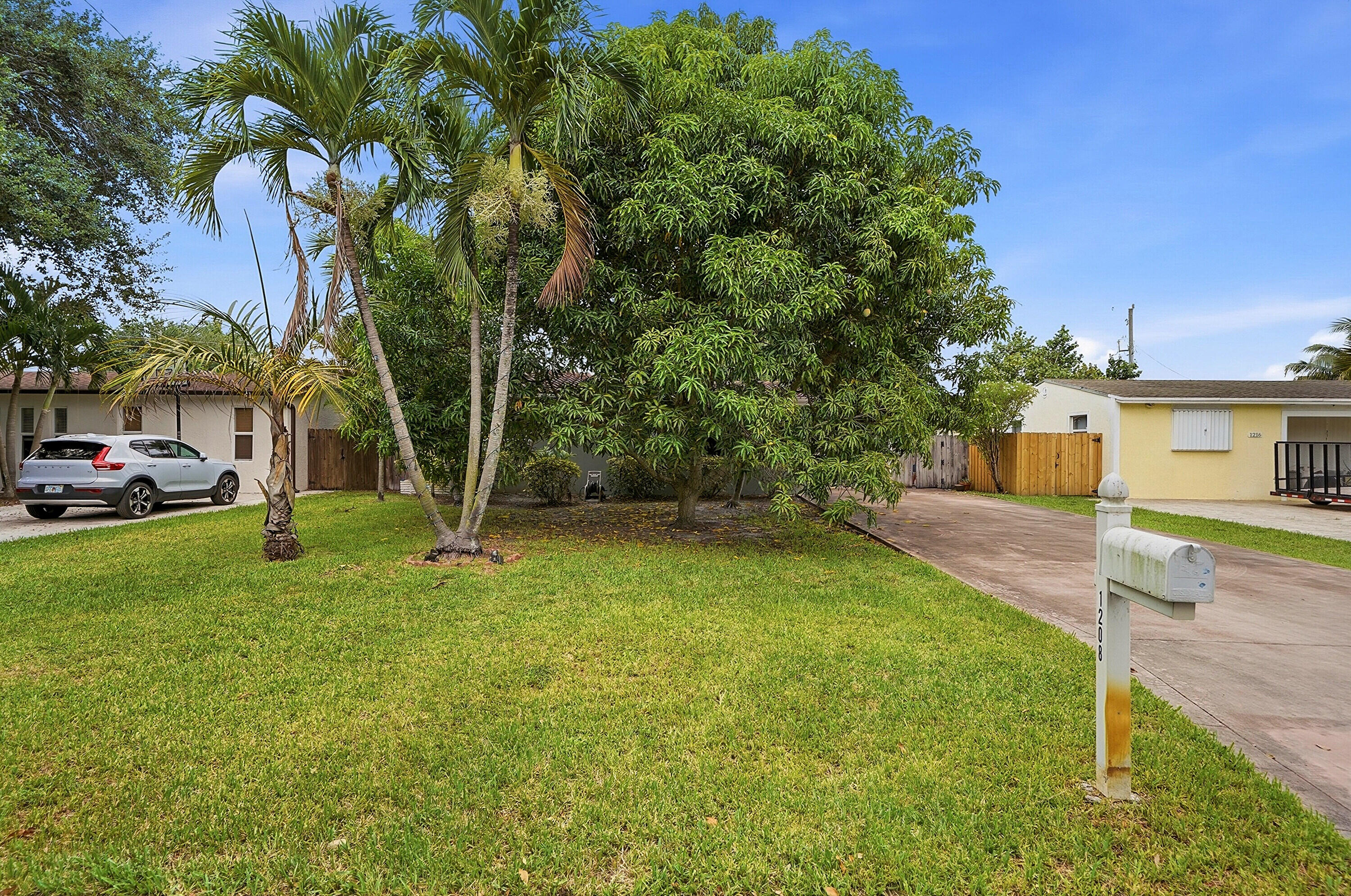CENTRAL GOLF SEC OF HOLLYWOOD - Residential Lease