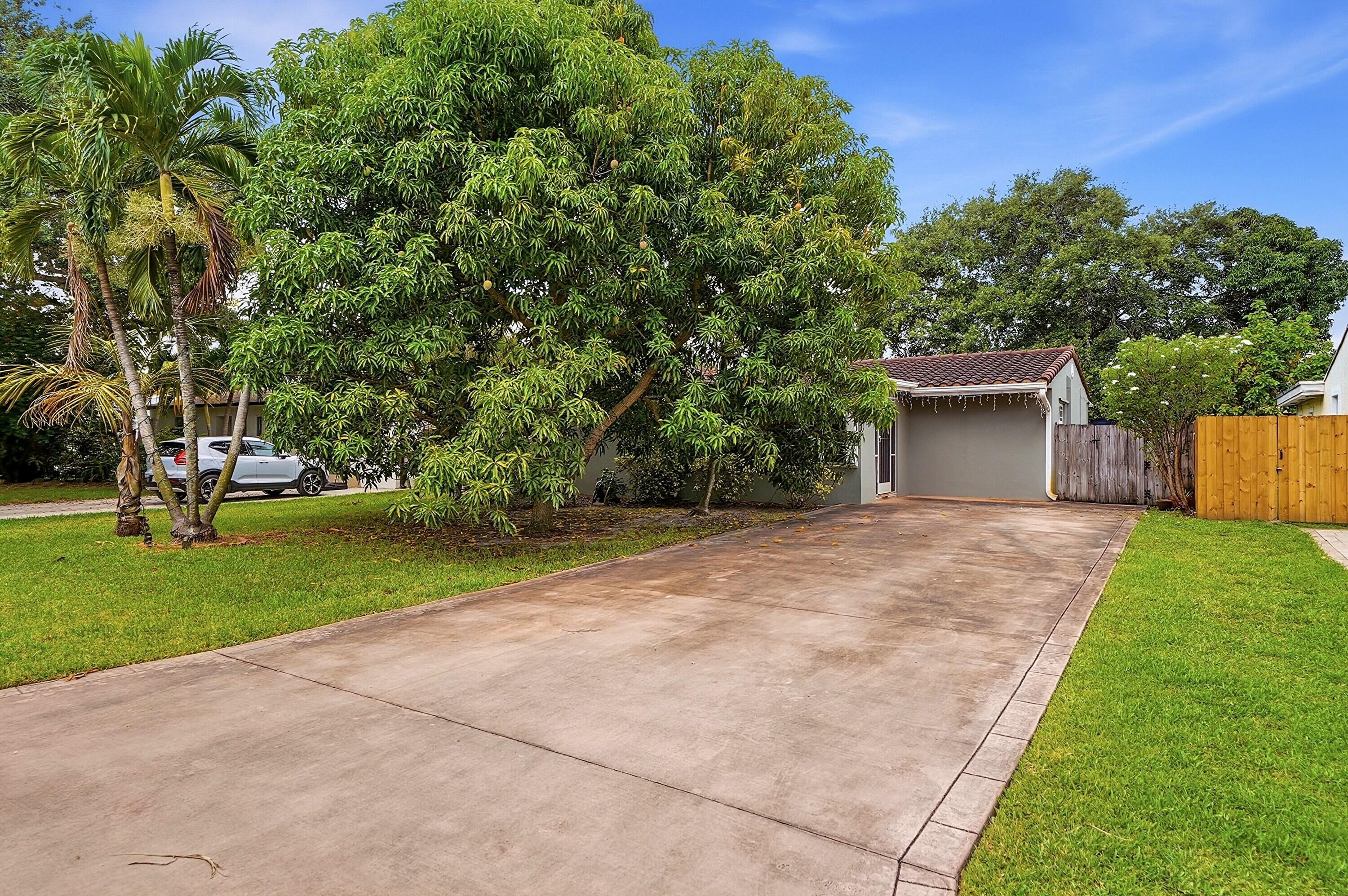 CENTRAL GOLF SEC OF HOLLYWOOD - Residential Lease