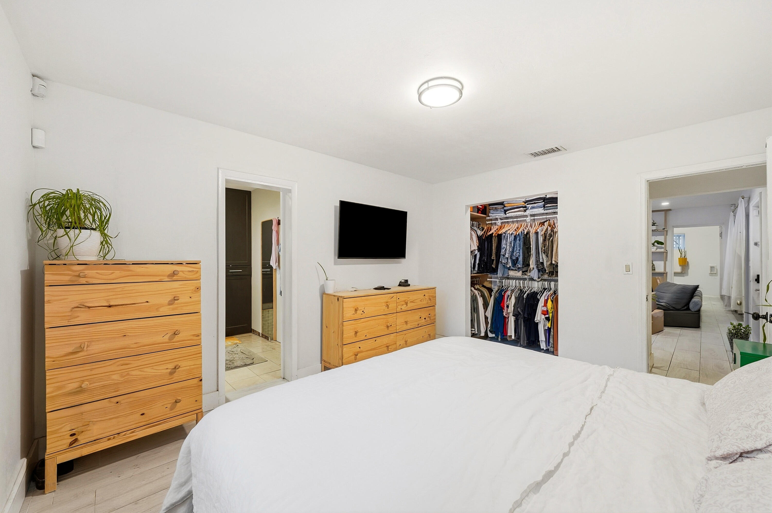 CENTRAL GOLF SEC OF HOLLYWOOD - Residential Lease