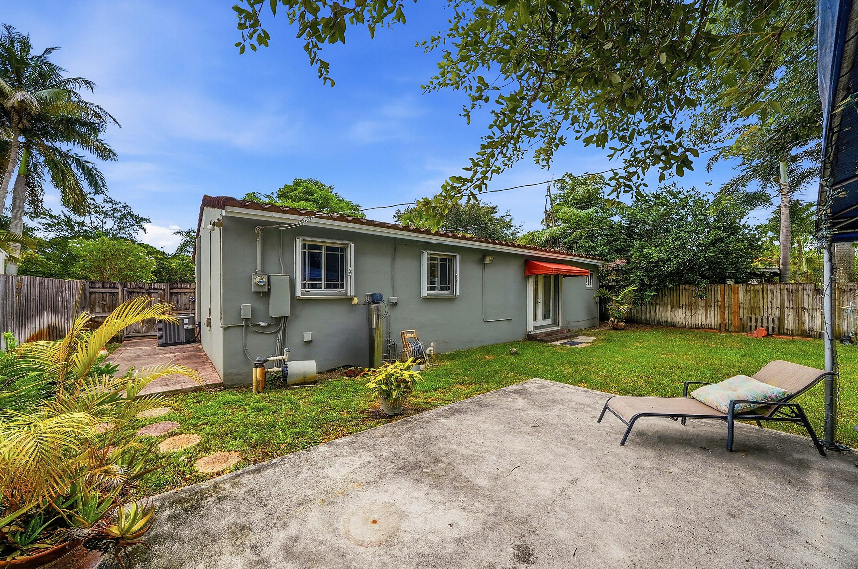 CENTRAL GOLF SEC OF HOLLYWOOD - Residential Lease