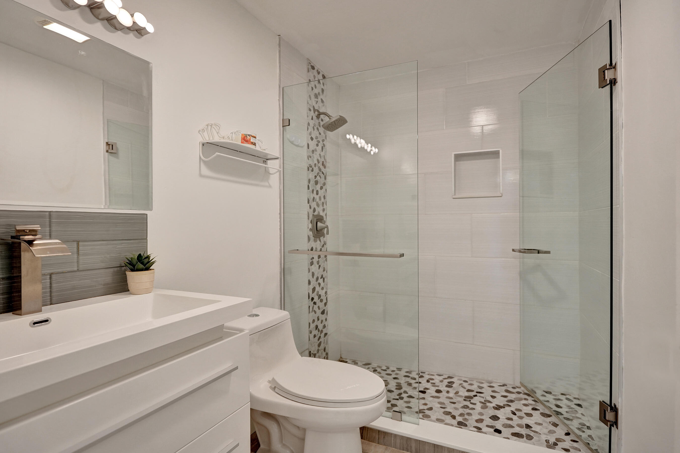 LAKEVIEW HEIGHTS UNIT 1 DELRAY - Residential Lease