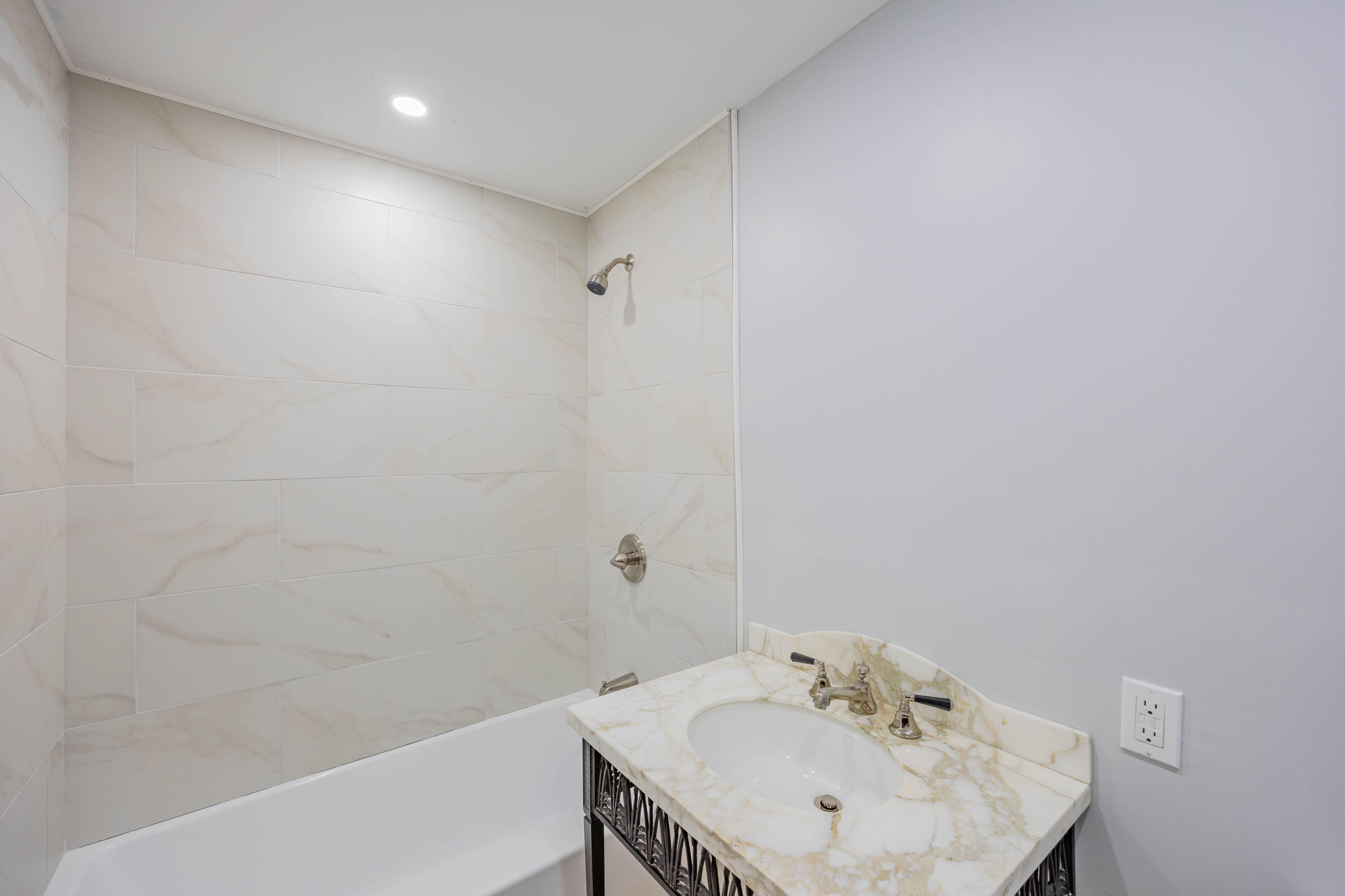 FOREST RIDGE PARK - Residential Lease