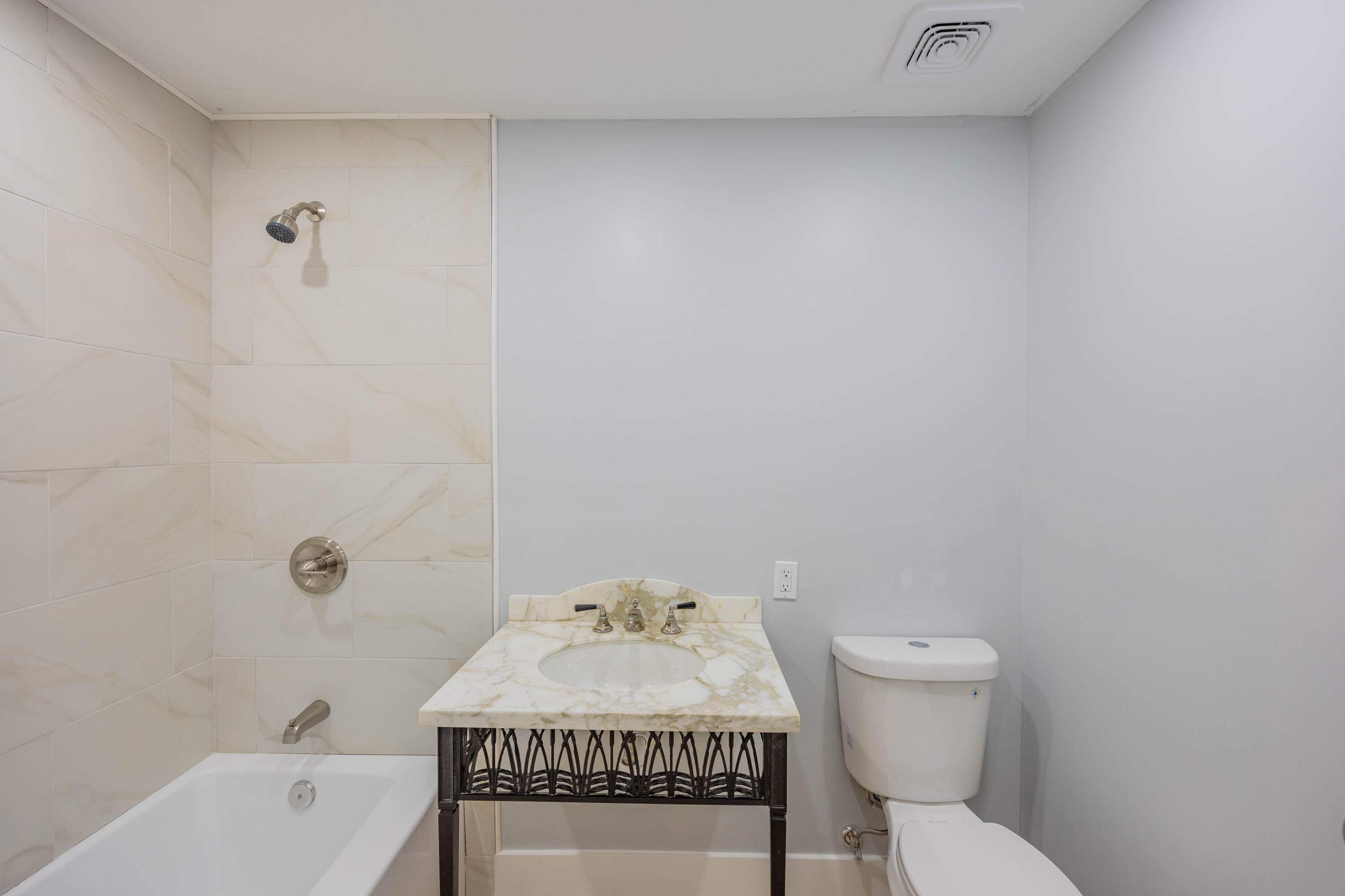 FOREST RIDGE PARK - Residential Lease