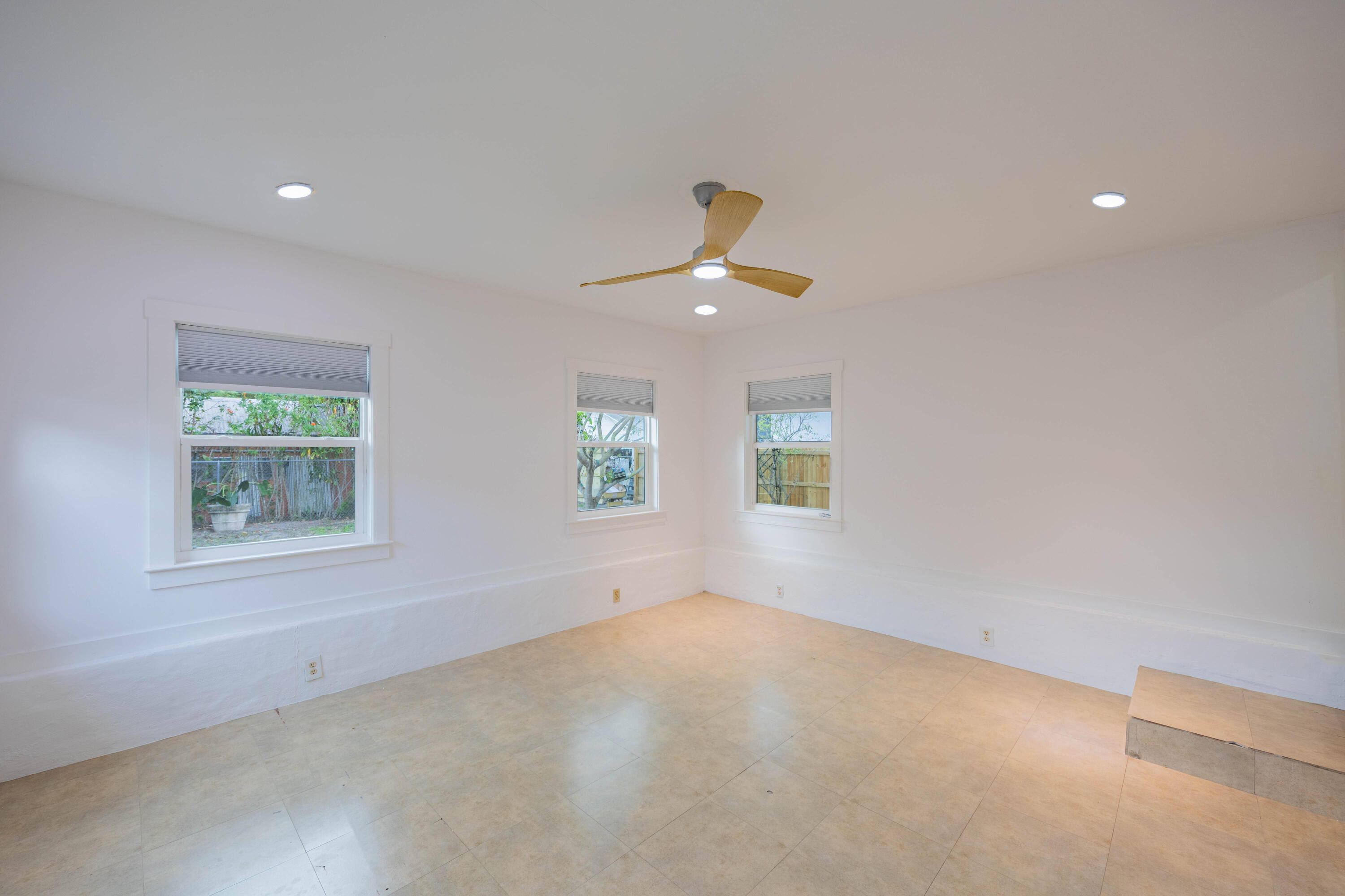 FOREST RIDGE PARK - Residential Lease