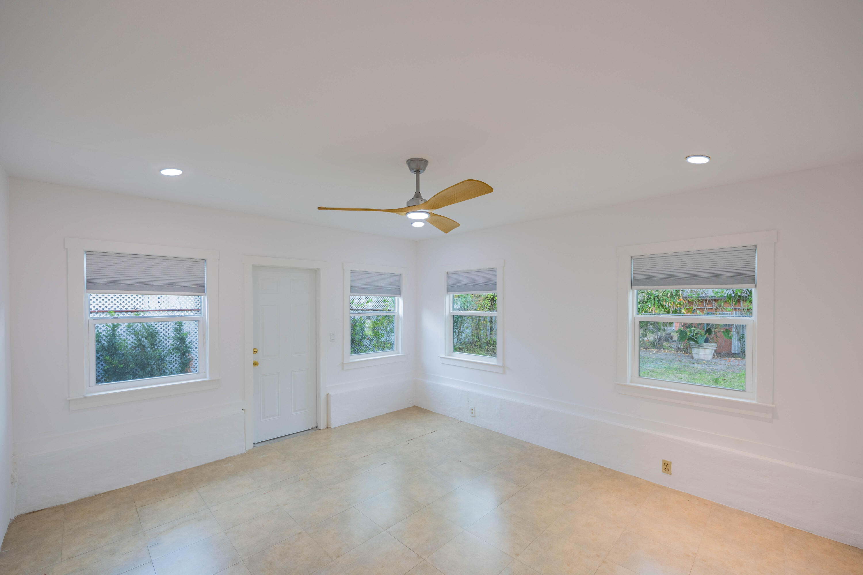 FOREST RIDGE PARK - Residential Lease